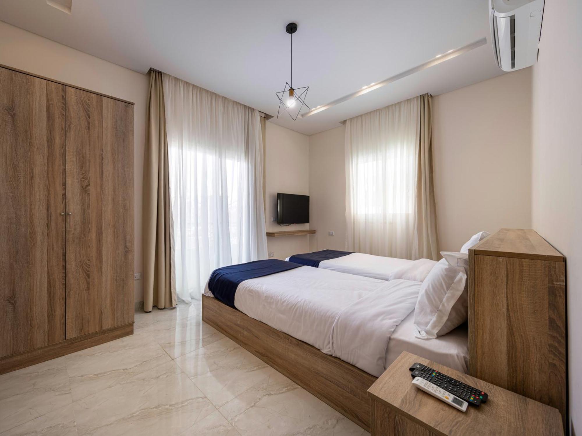 Travelholic 90 Residence