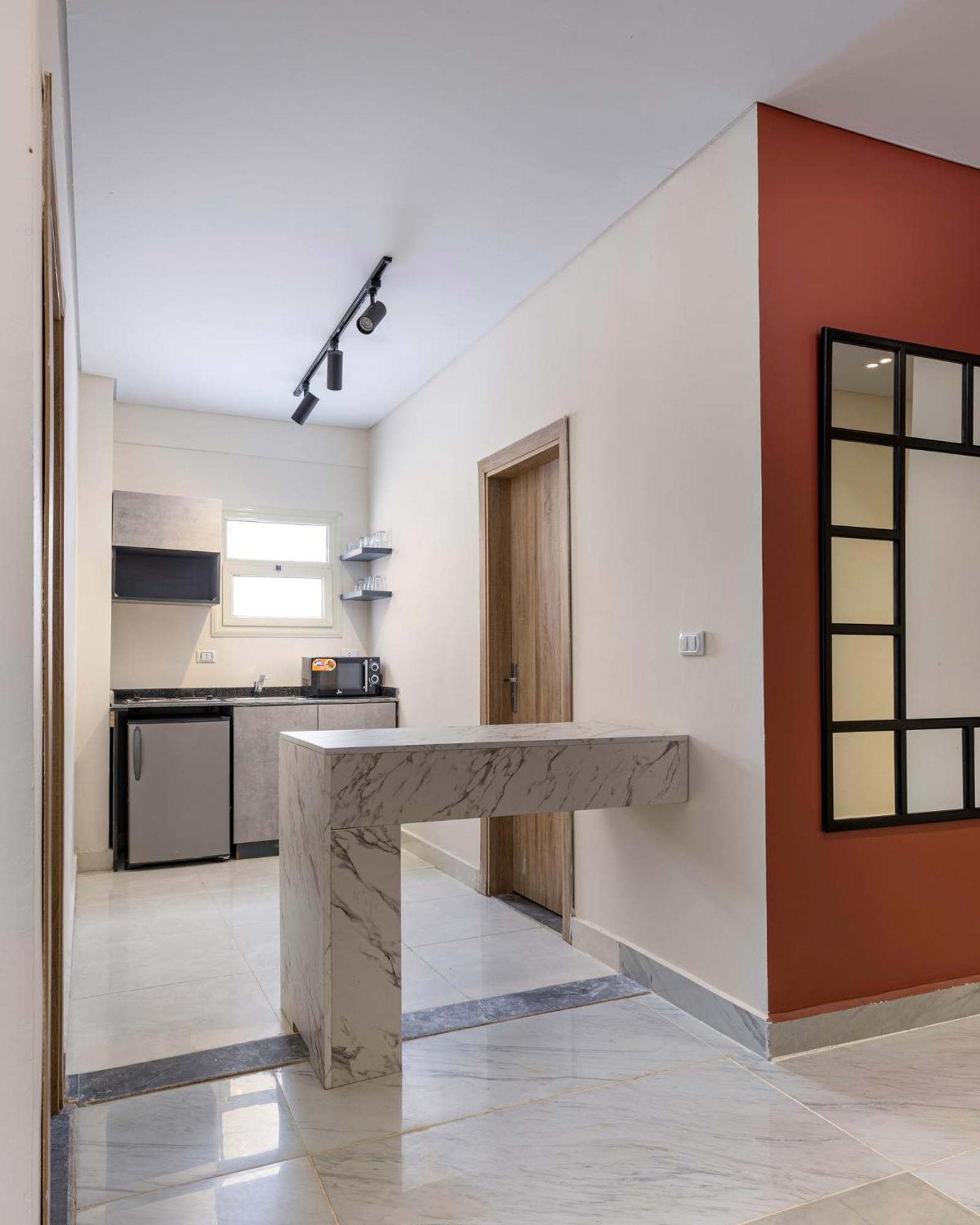 Travelholic 90 Residence