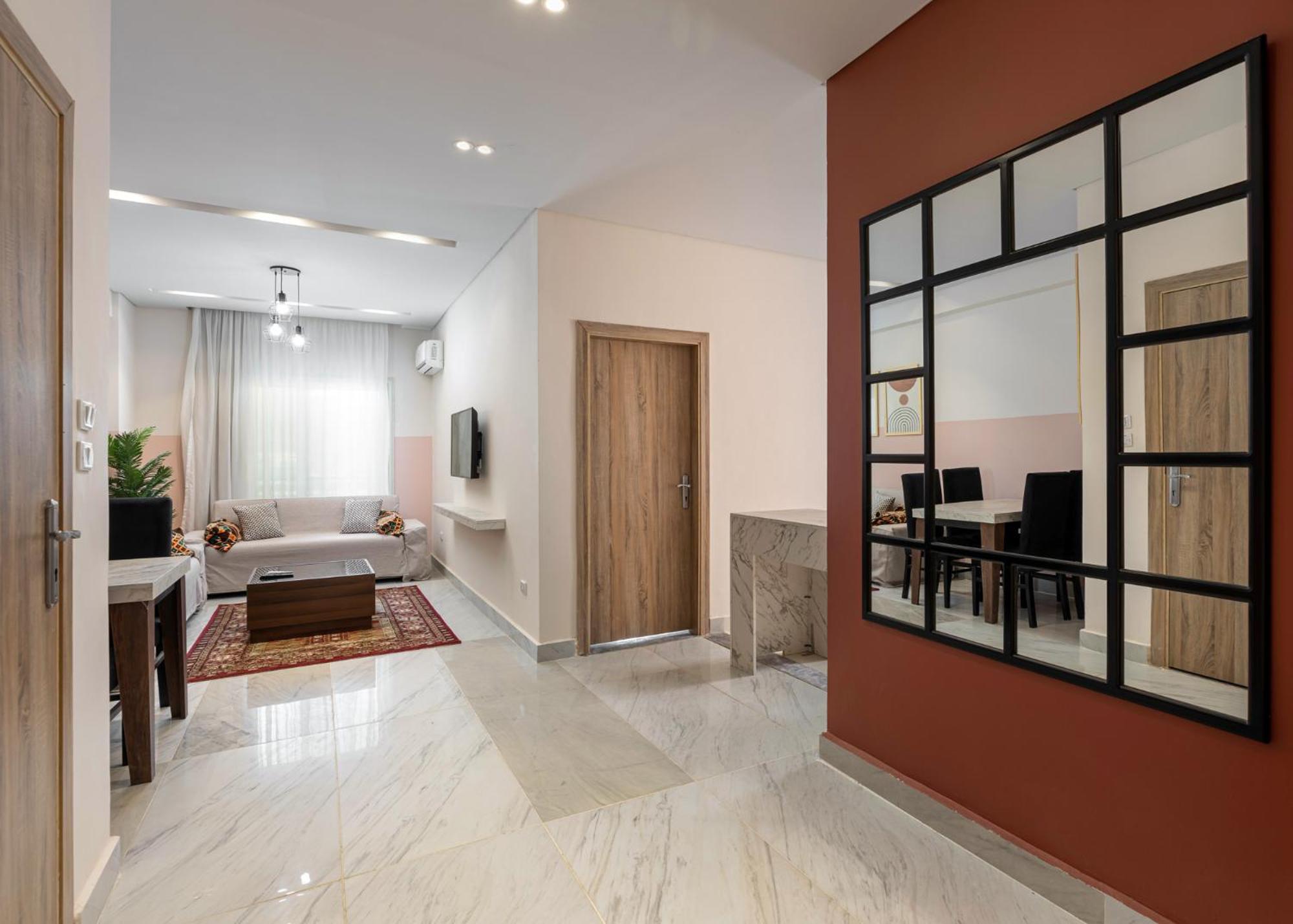 Travelholic 90 Residence