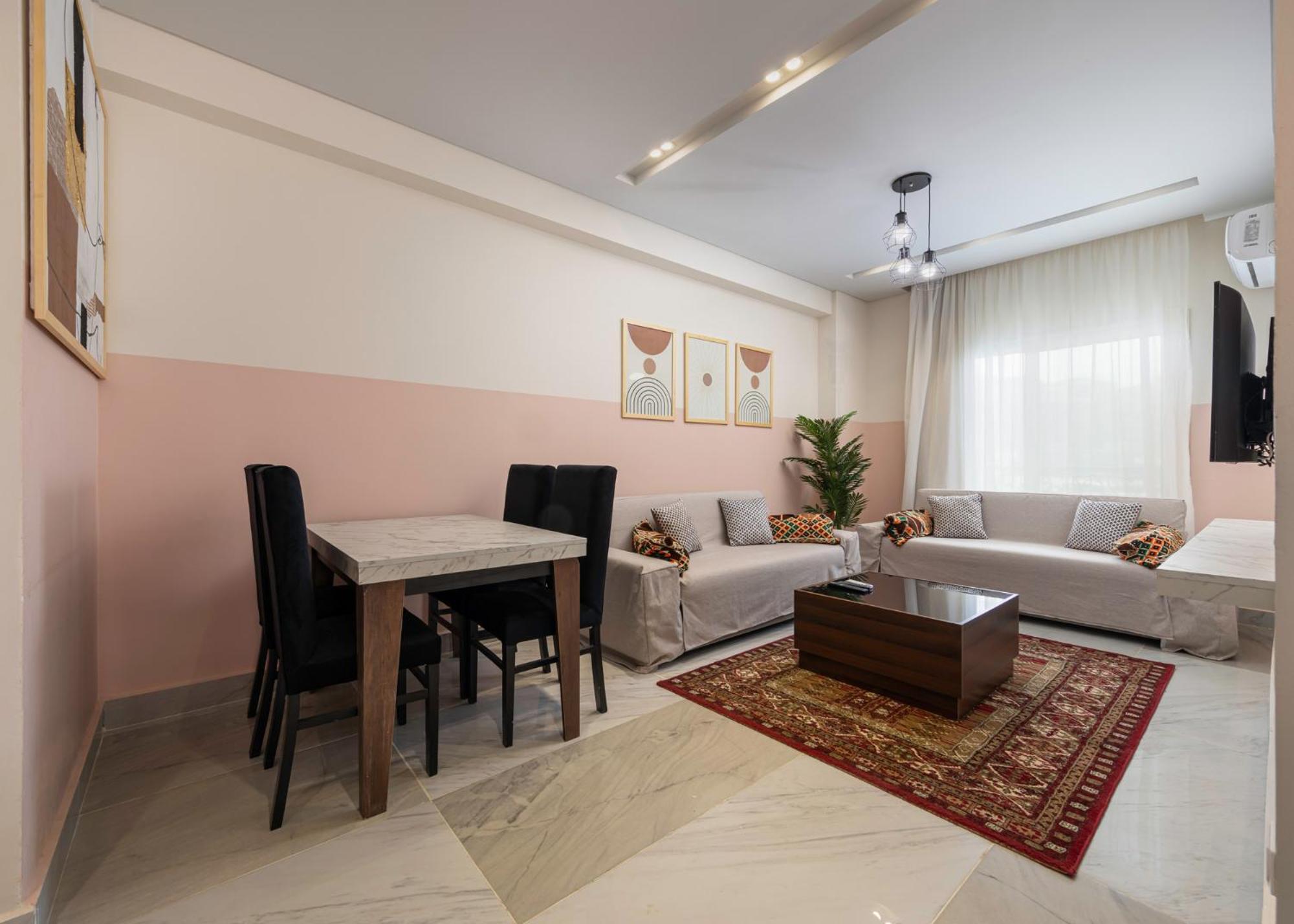 Travelholic 90 Residence