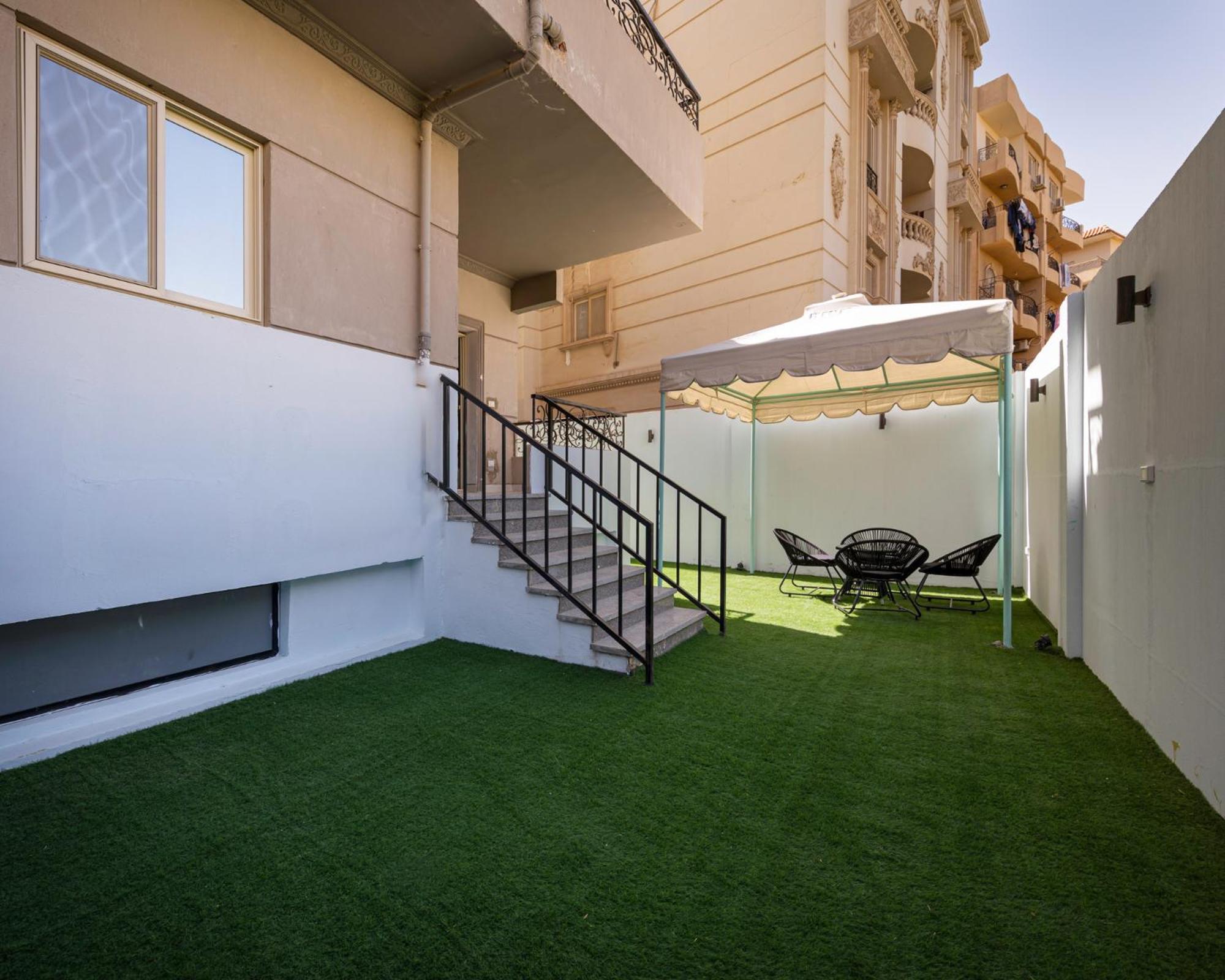Travelholic 90 Residence