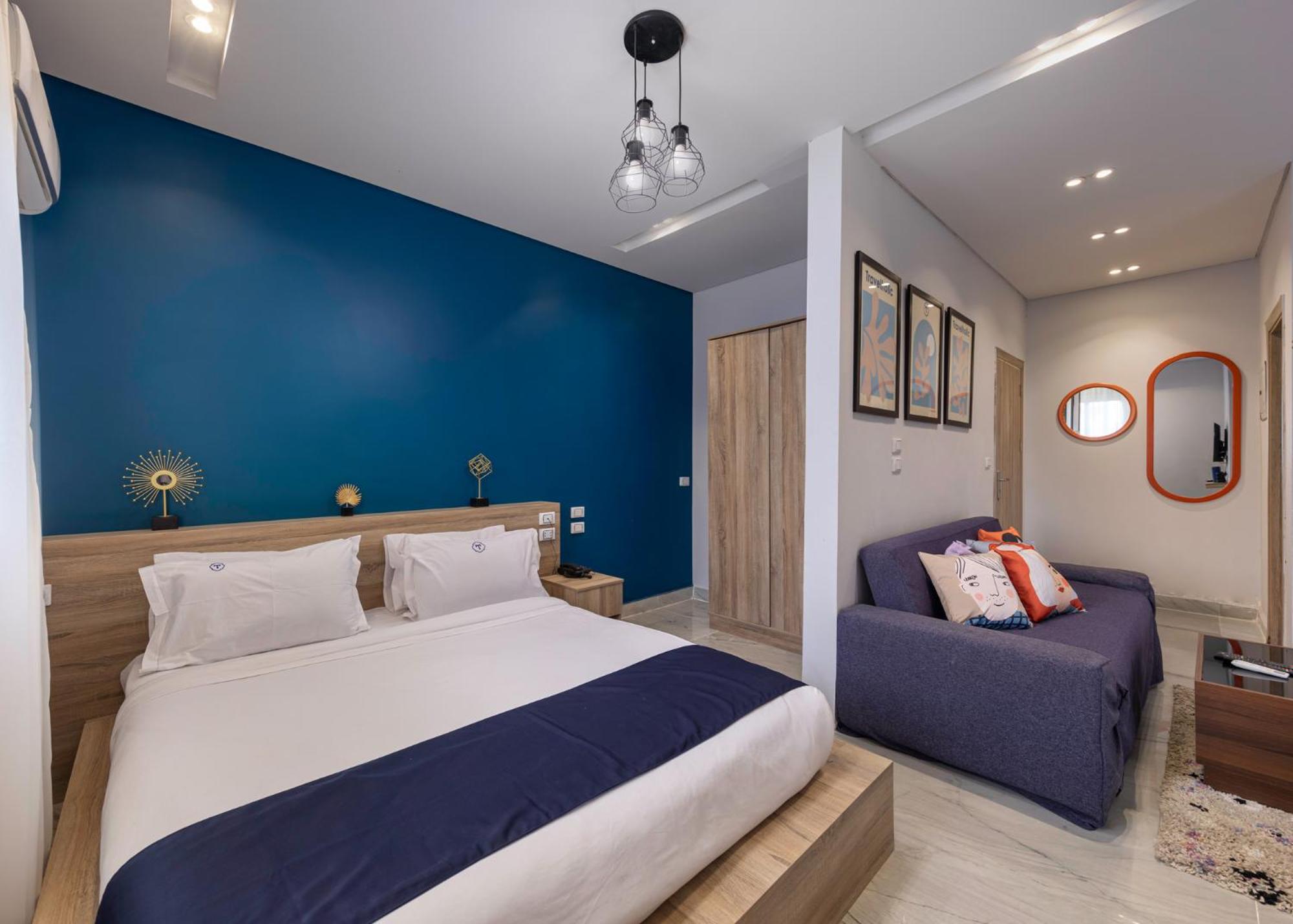 Travelholic 90 Residence