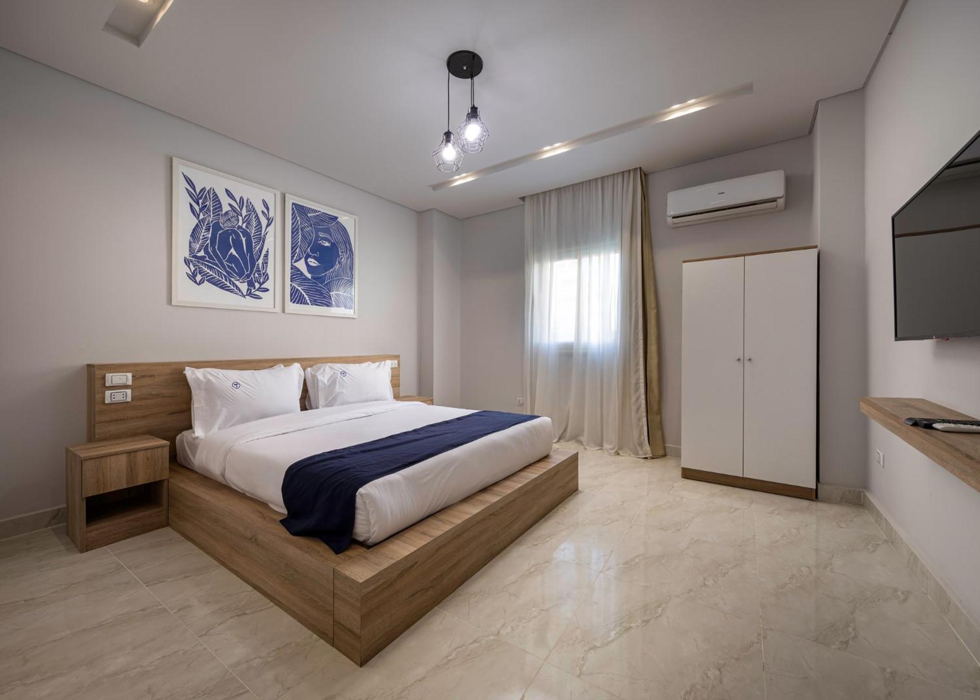 Travelholic 90 Residence