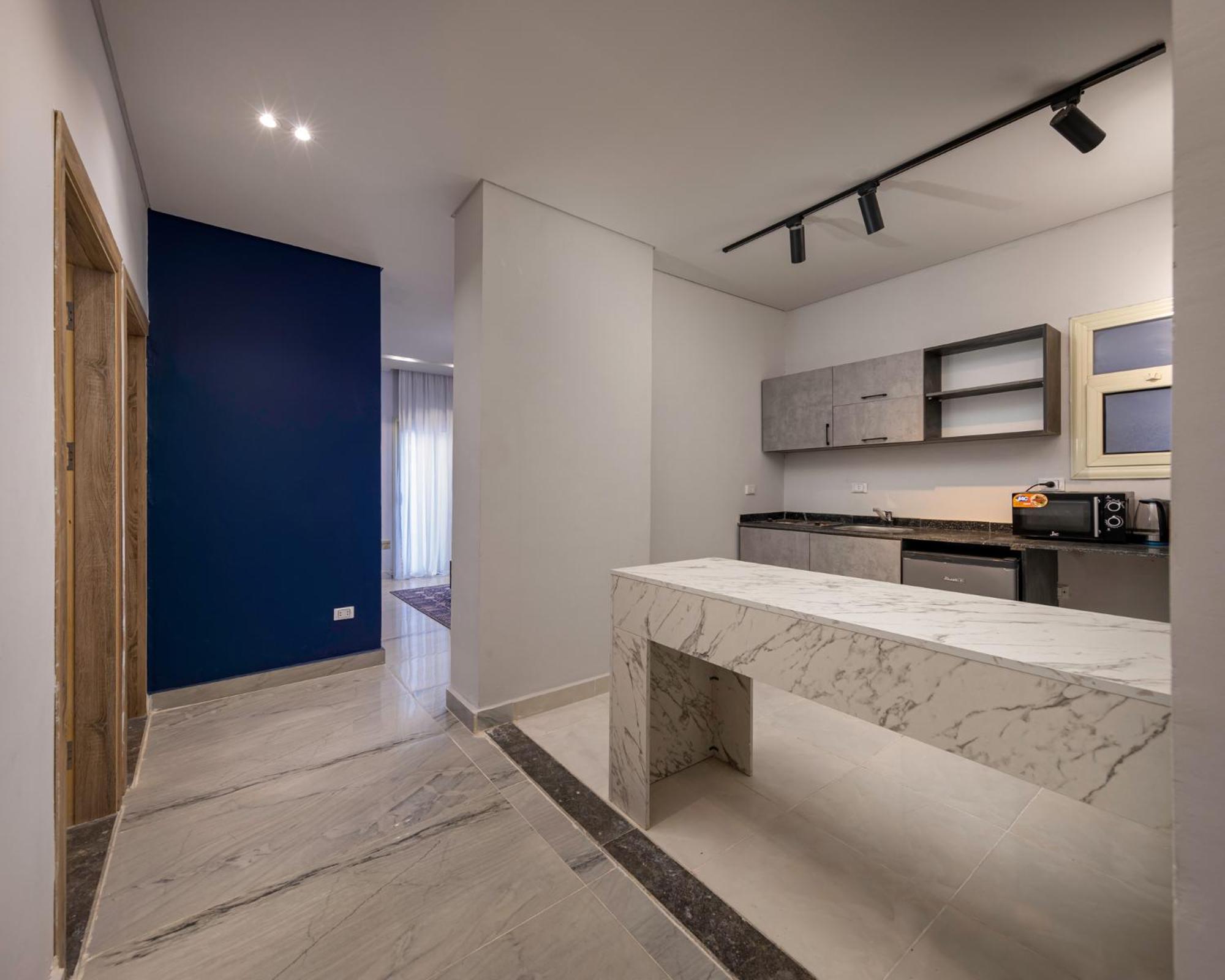 Travelholic 90 Residence