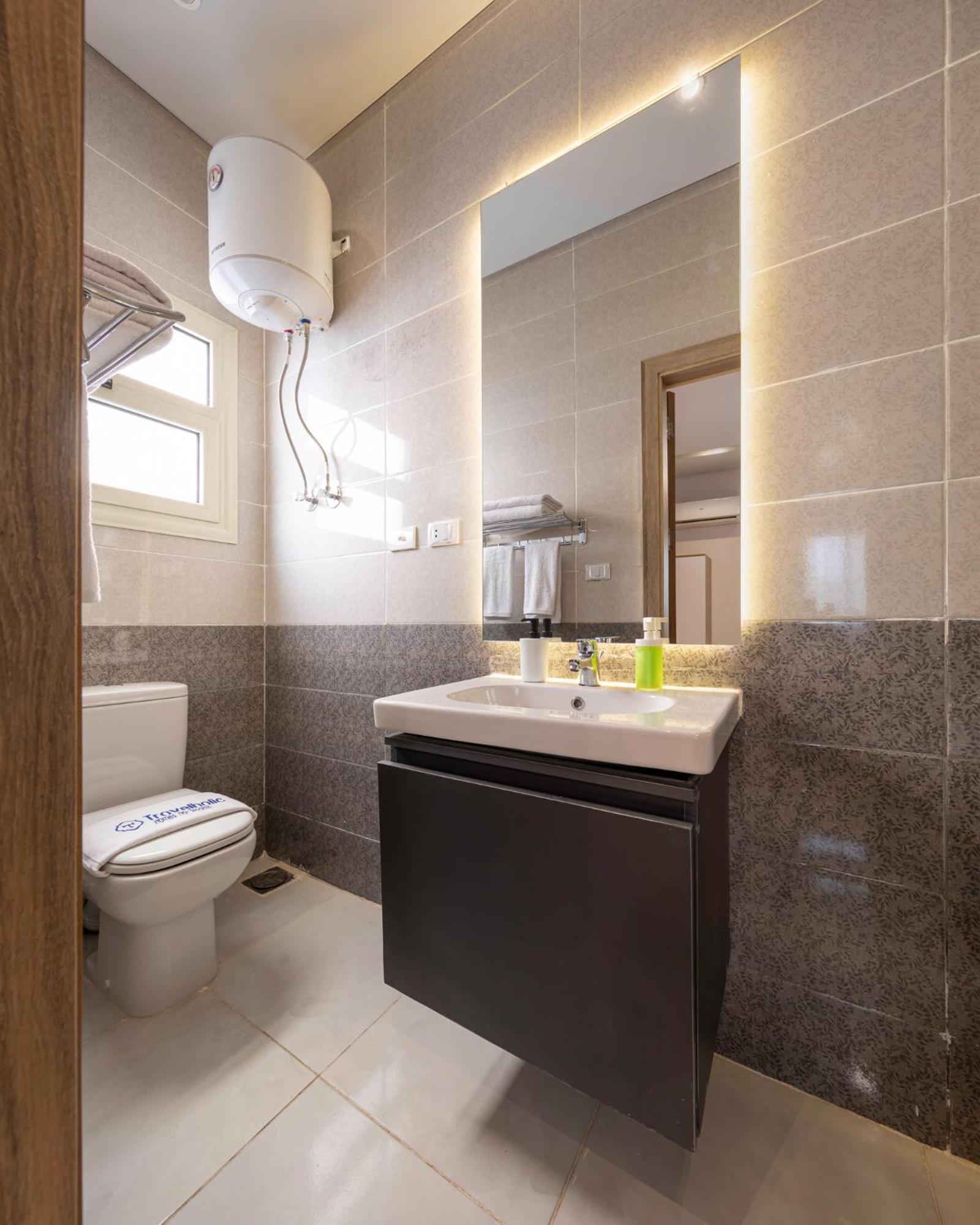 Travelholic 90 Residence
