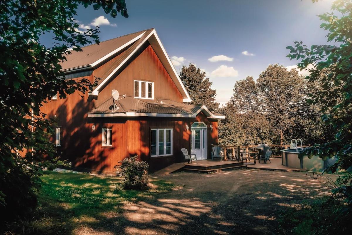 Cozy chalet with Pool and Spa