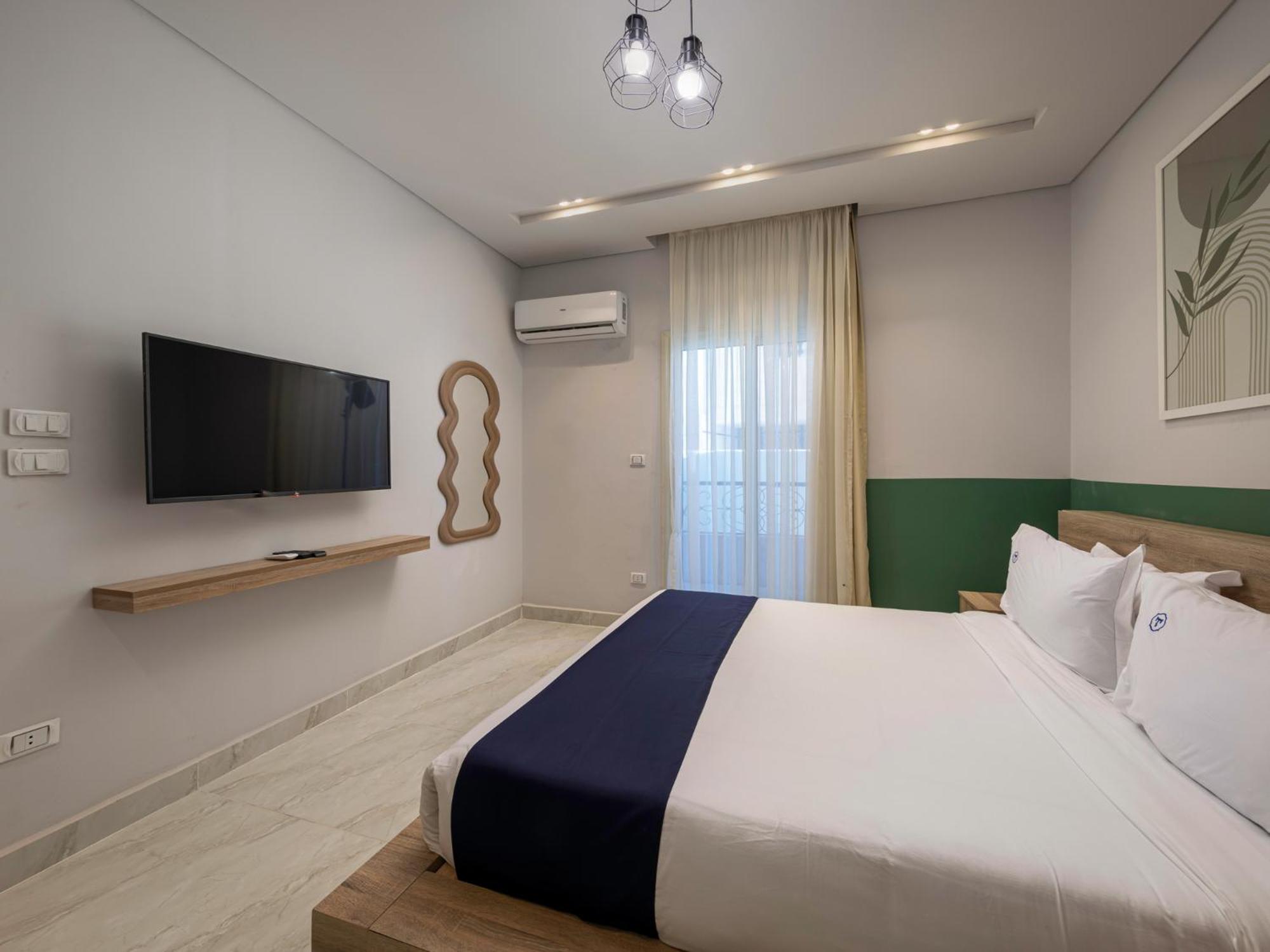 Travelholic 90 Residence