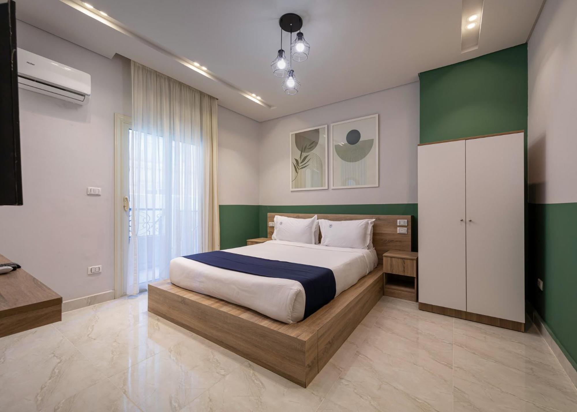 Travelholic 90 Residence