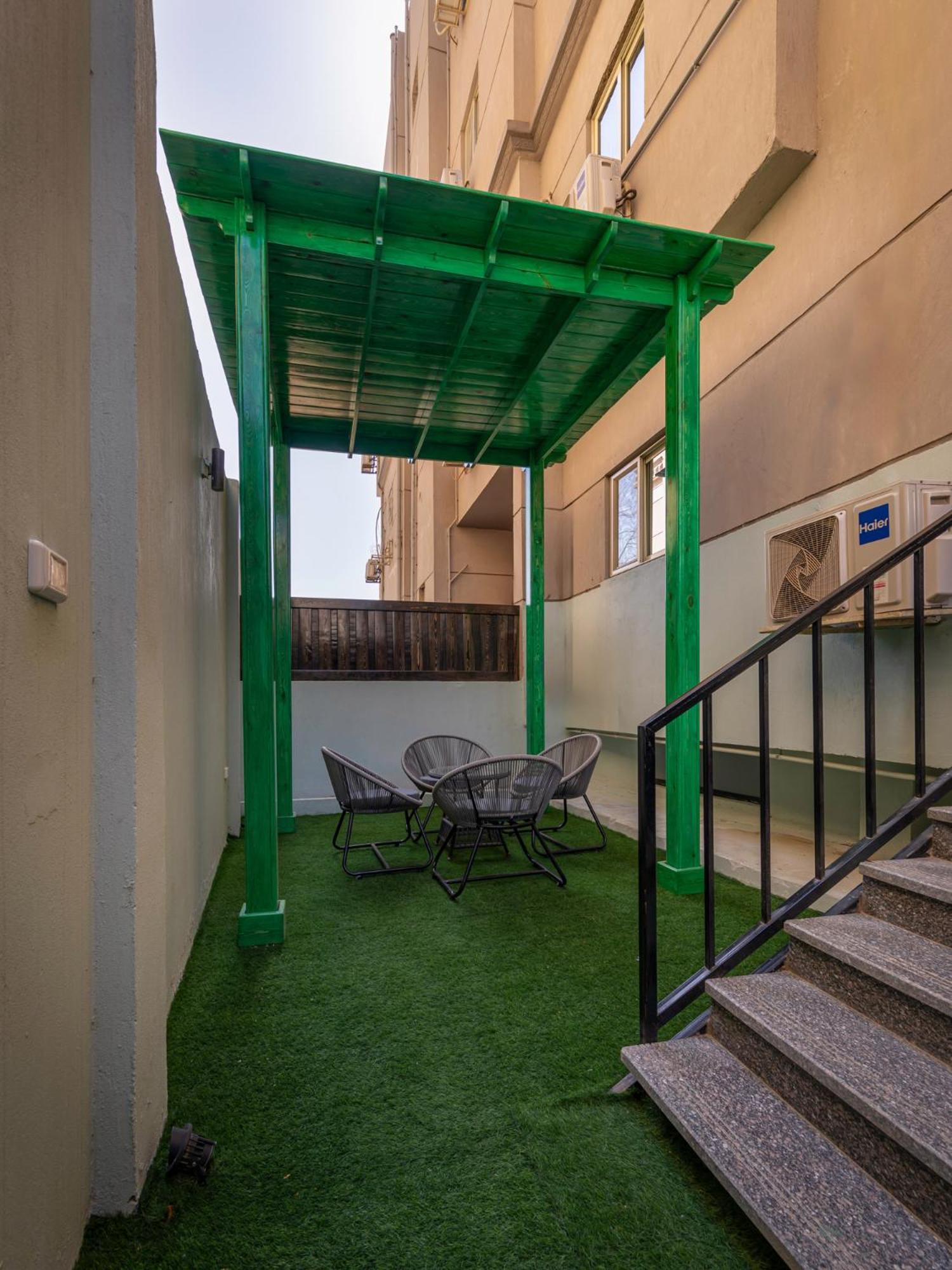 Travelholic 90 Residence