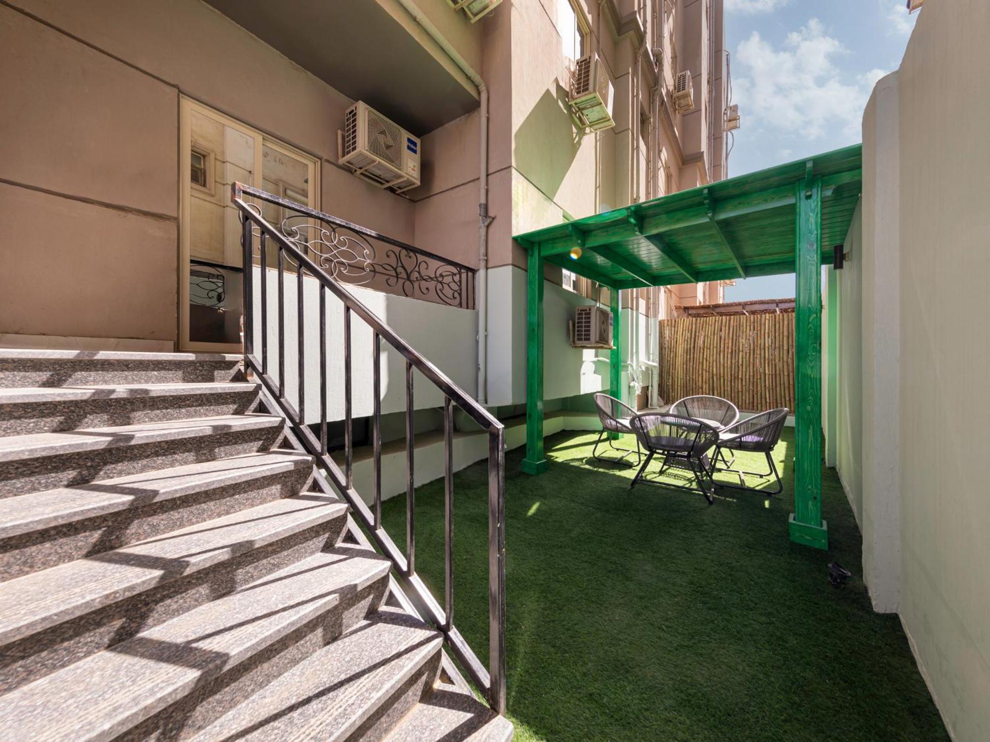 Travelholic 90 Residence