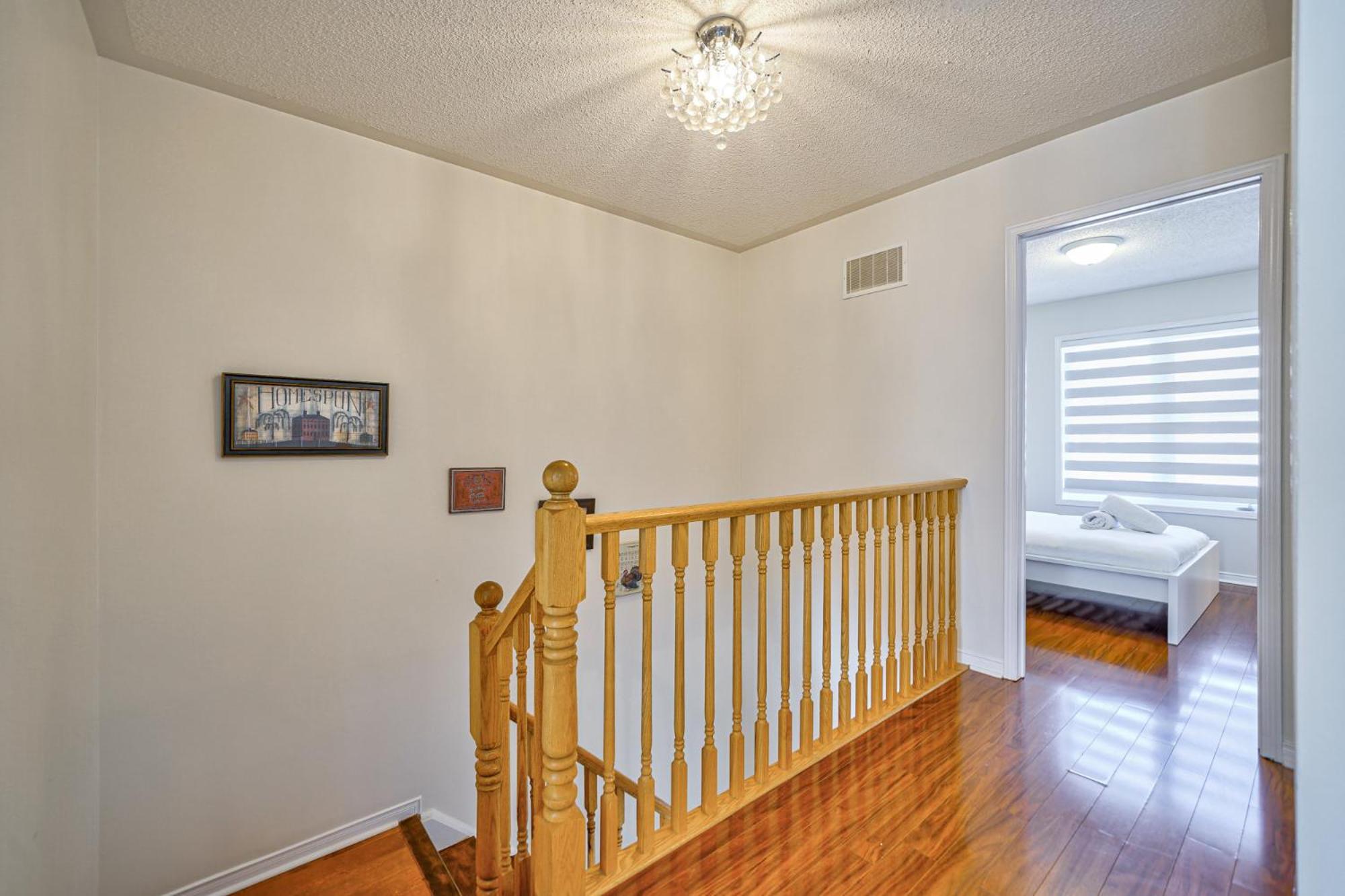 3 Bedrooms Townhouse Near Square One, Ridgeway Plaza & Toronto Airport with 2 Parkings