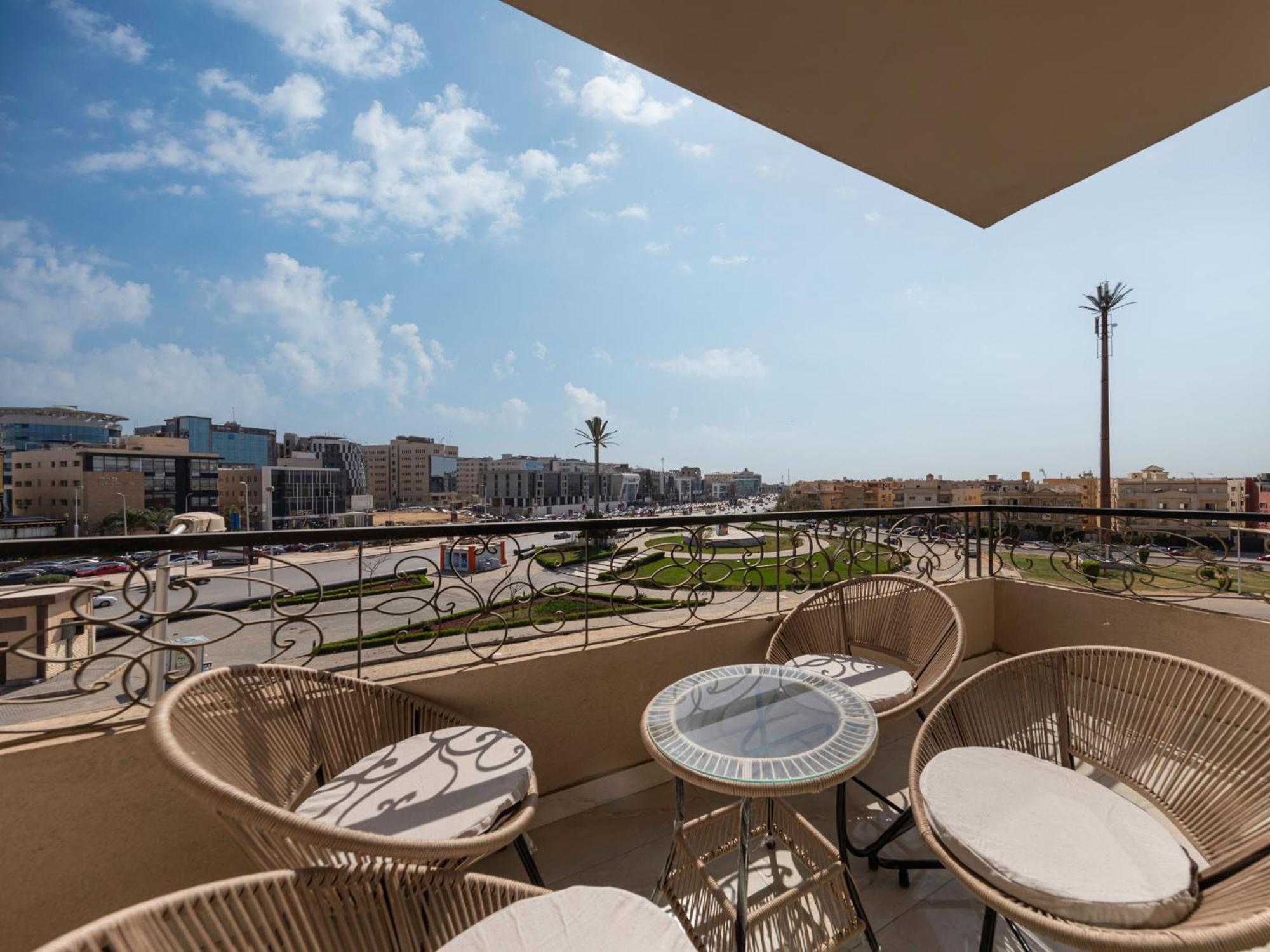 Travelholic 90 Residence