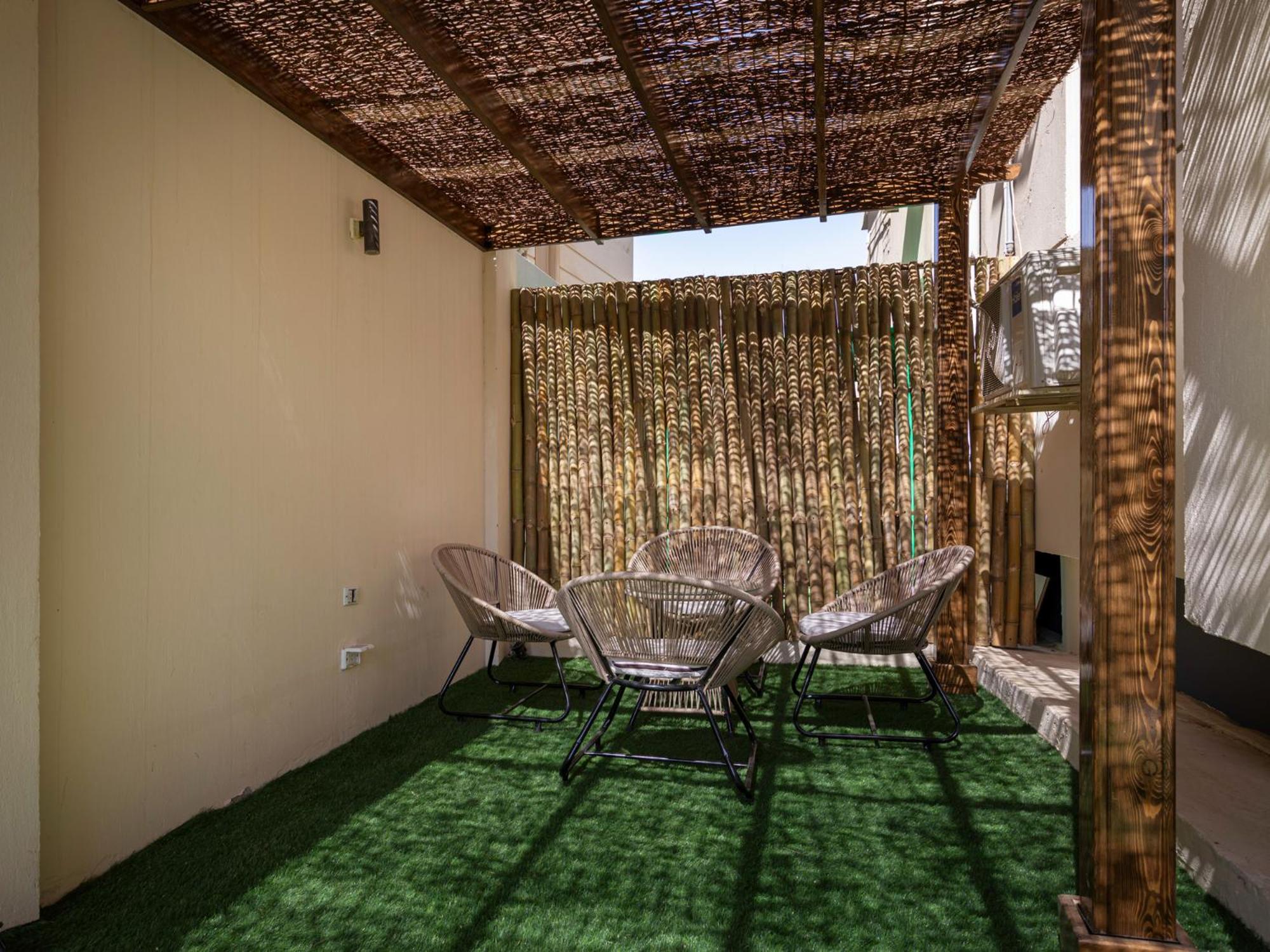 Travelholic 90 Residence
