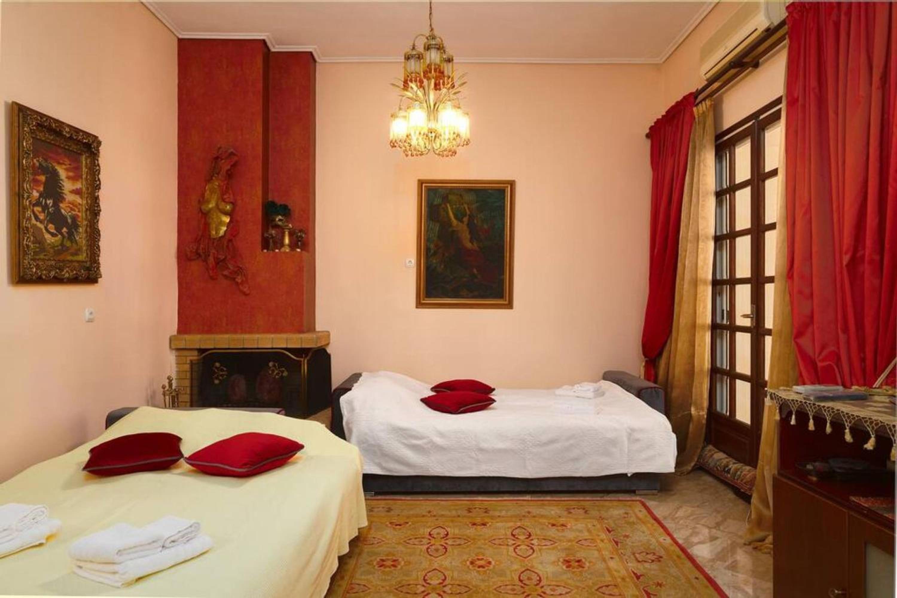 Spacious central apartment wh free parking spaces photo 3