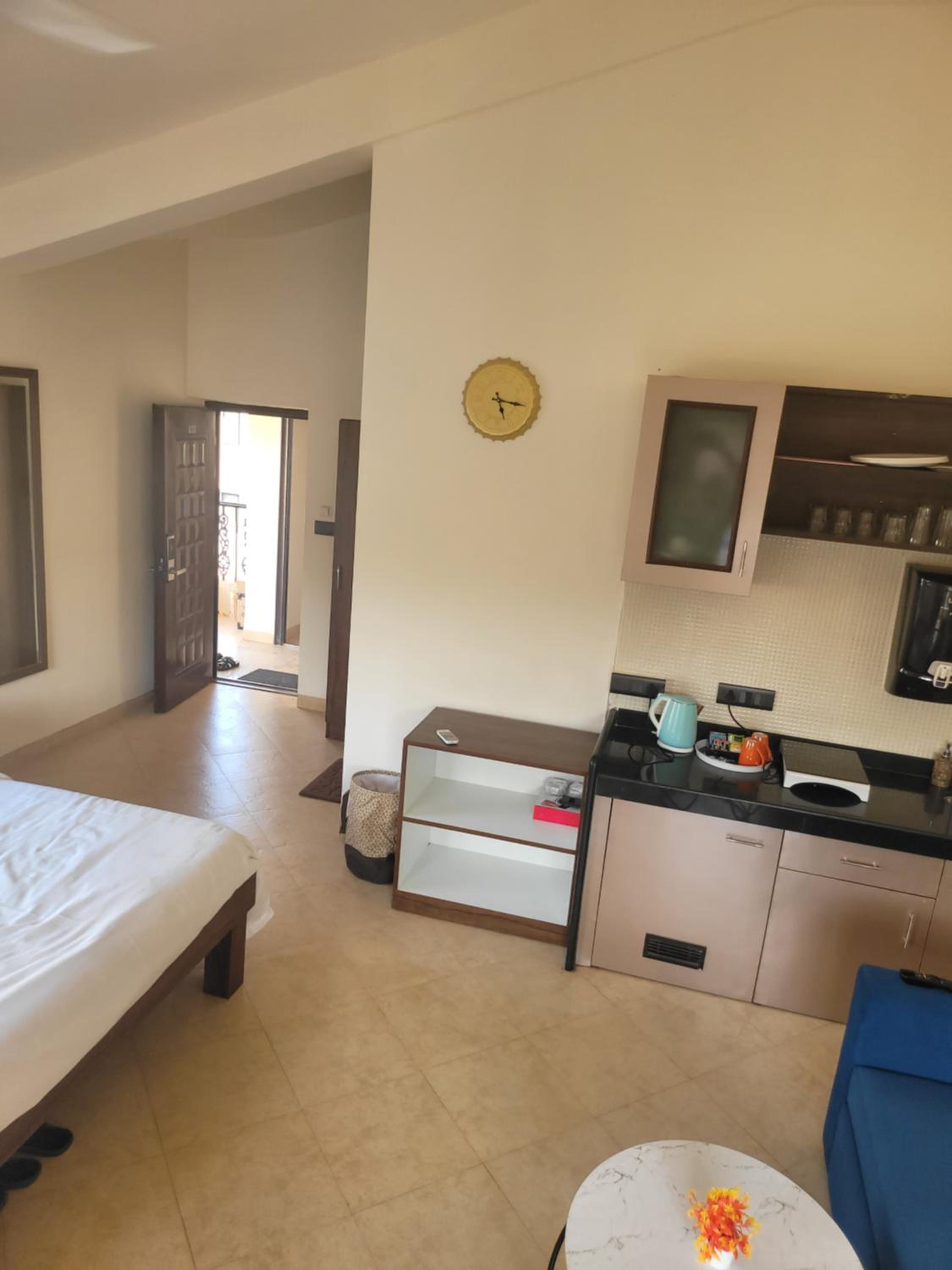 Elegant studio in Assagao view 3