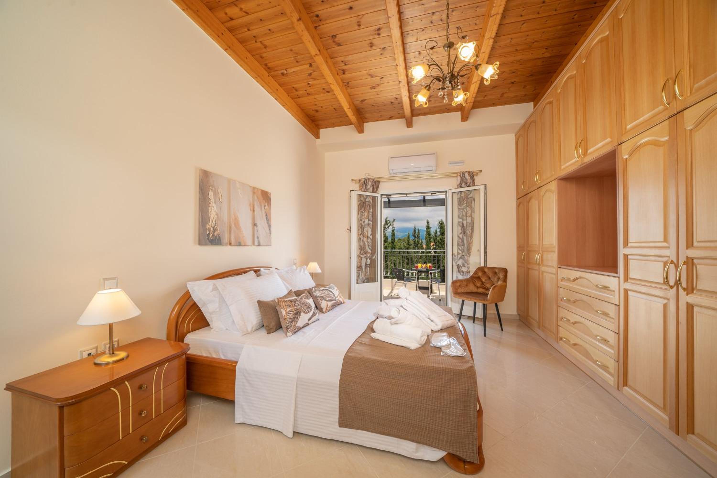 Luxury Villa Irene Metaxata
