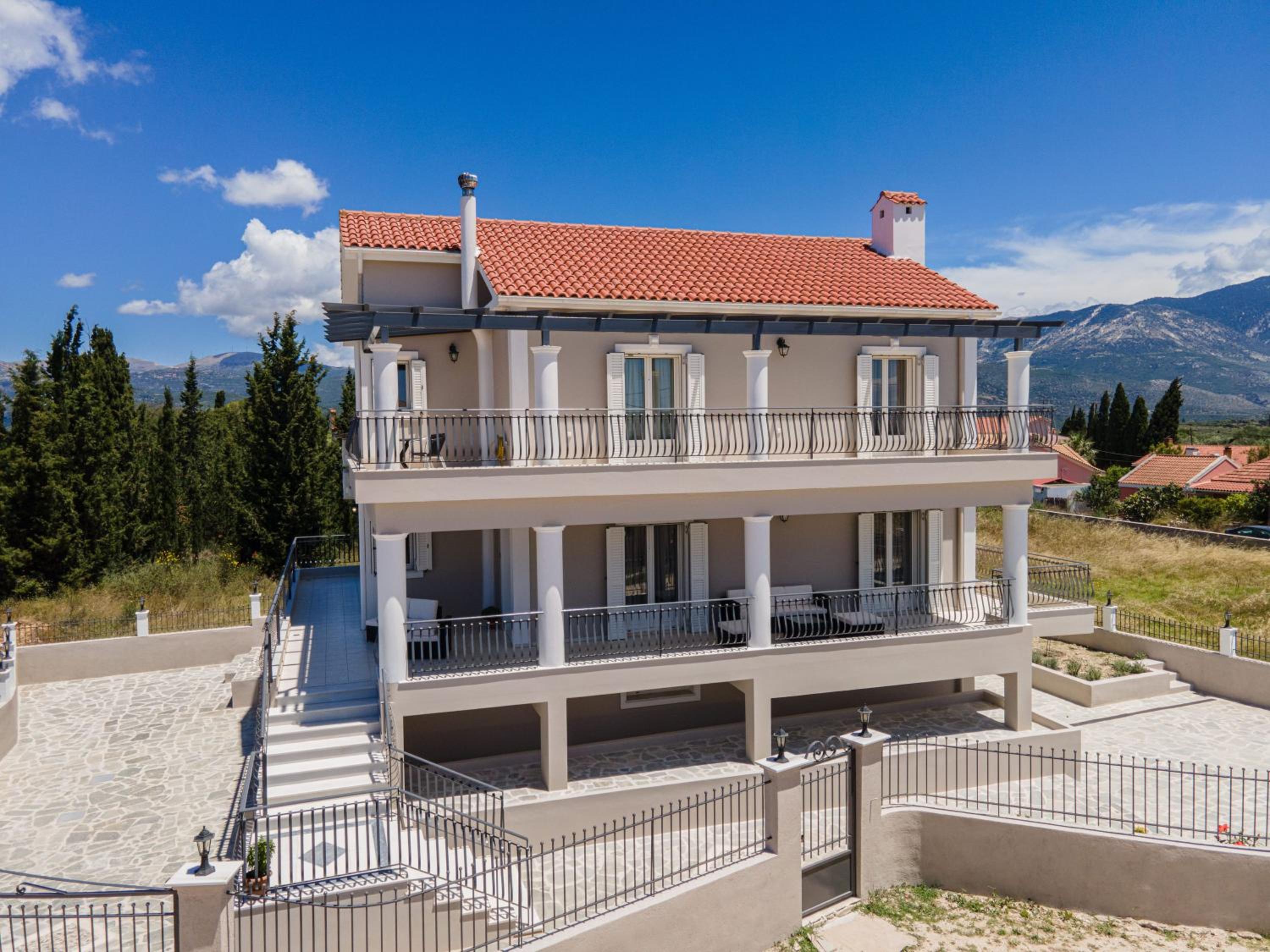 Luxury Villa Irene Metaxata