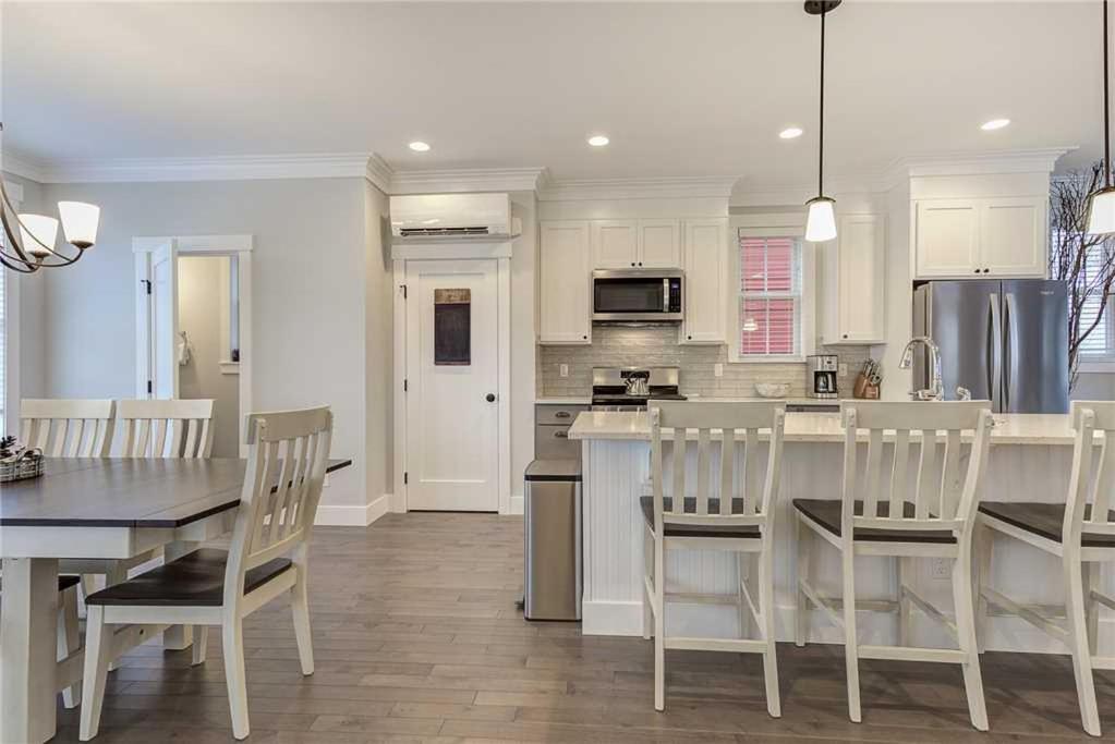 The Beach Pine by Seabrook Hospitality view 5