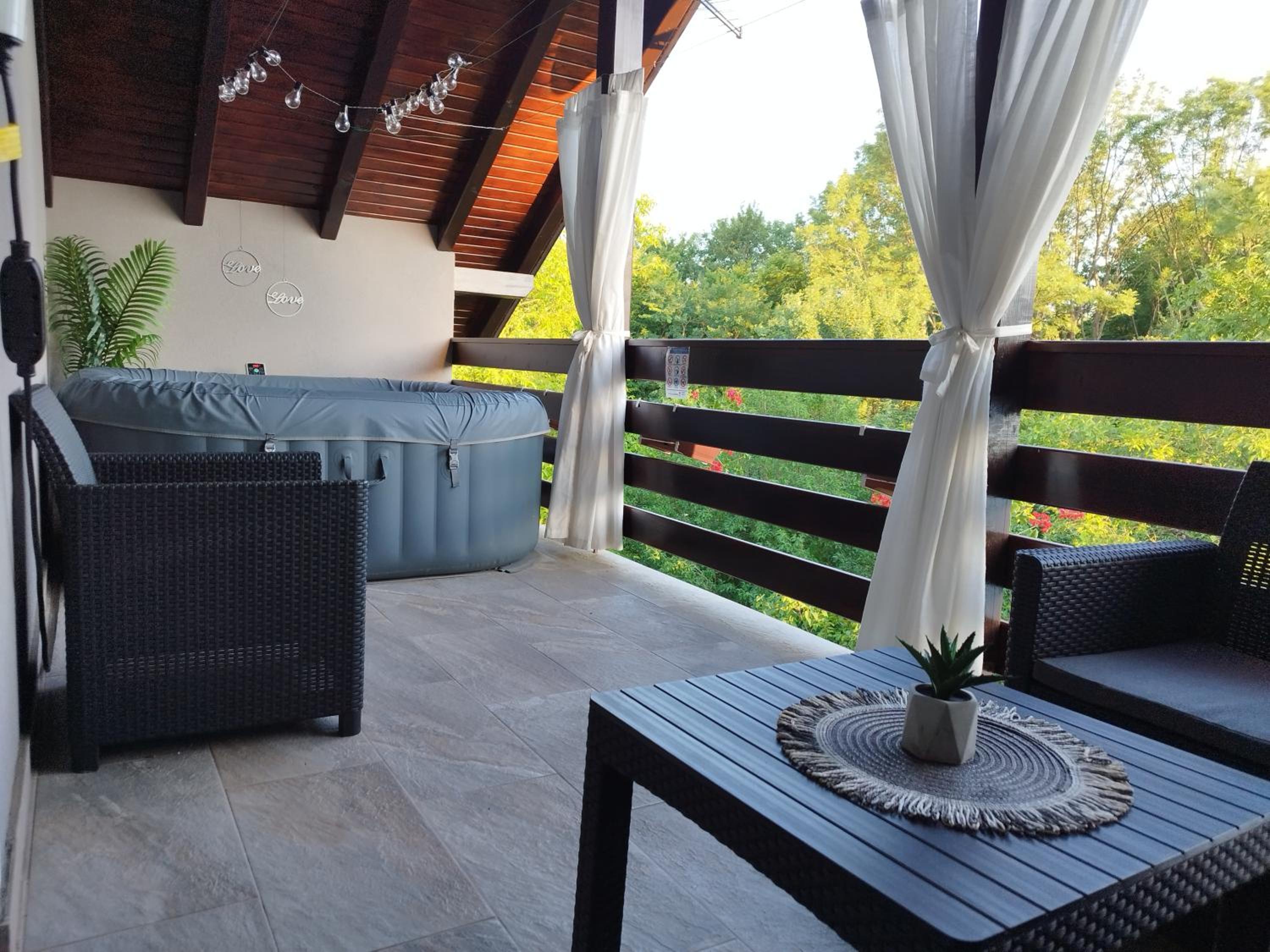 Deluxe Apartment with Jacuzzi - PATAR photo 5