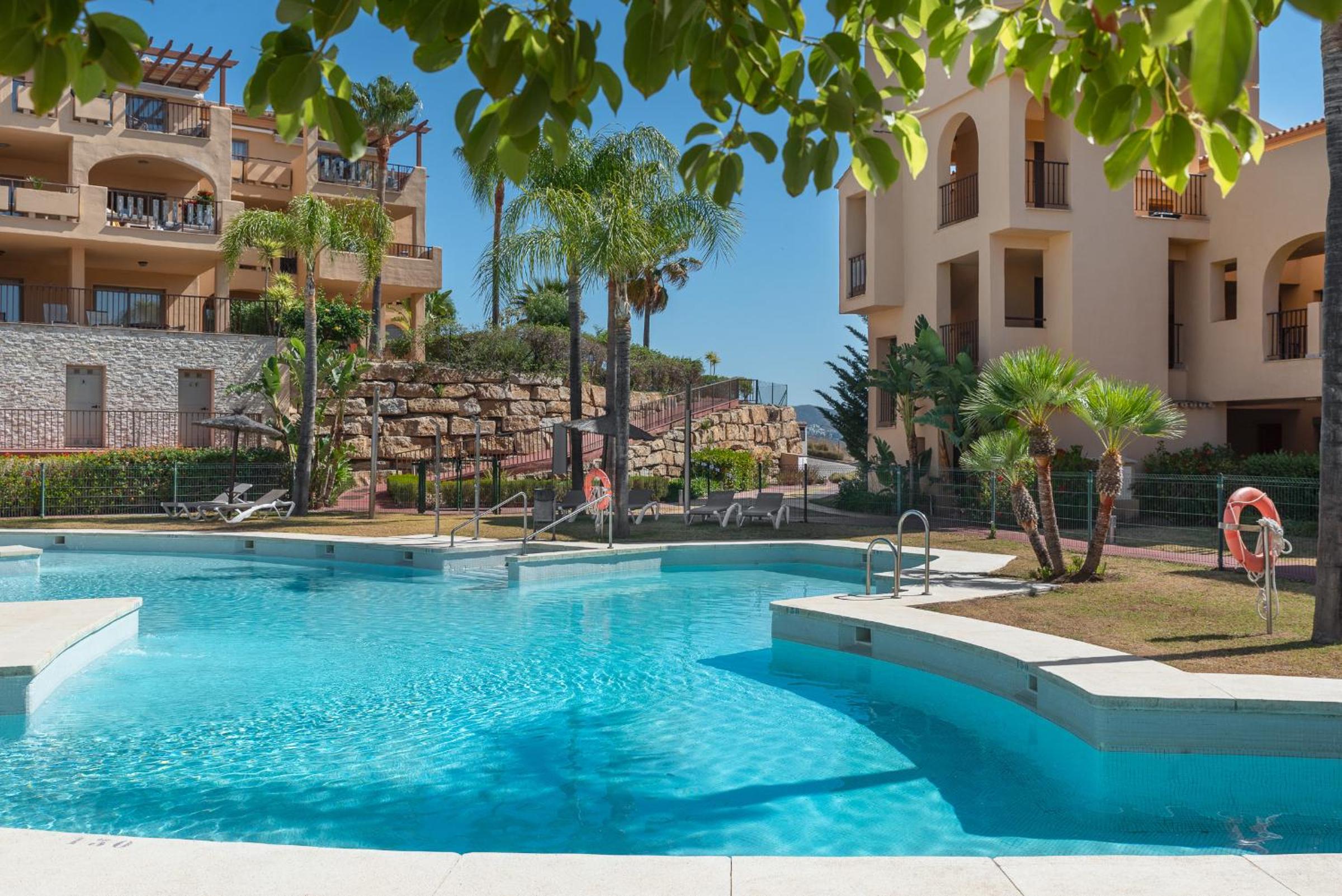 Large 3-Bedroom Nestled in Golf Paradise view 3
