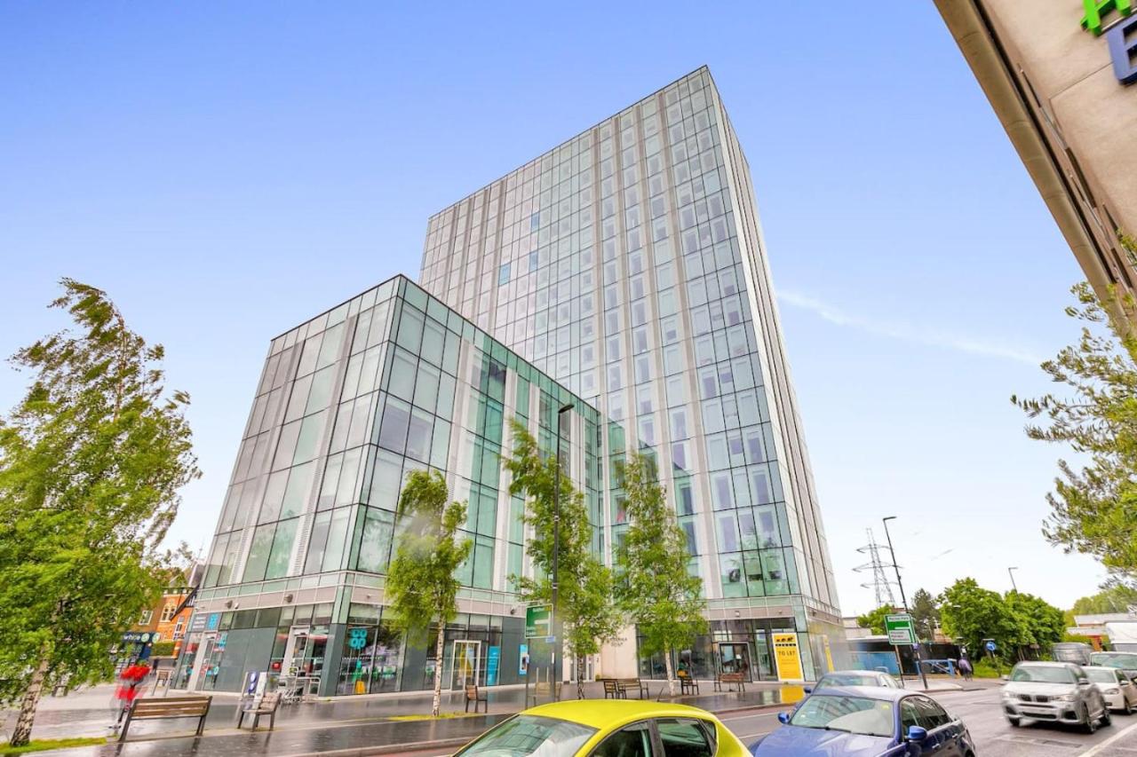 Last-Minute Escape l Sleeps Up to 6 l Stylish City Views Near Station by Capital Retreat Short lets & Serviced Accommodations view 2