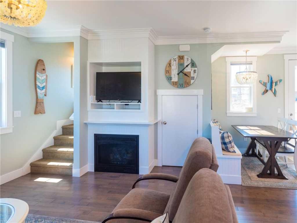 Seaglass Cottage by Seabrook Hospitality