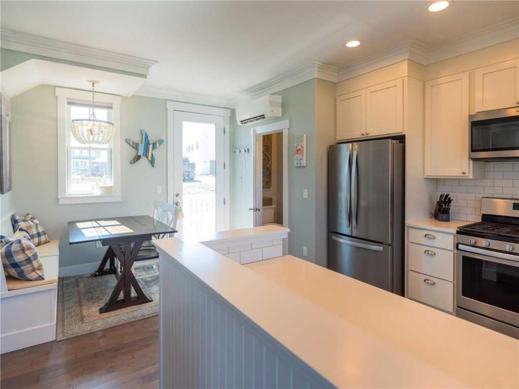 Seaglass Cottage by Seabrook Hospitality