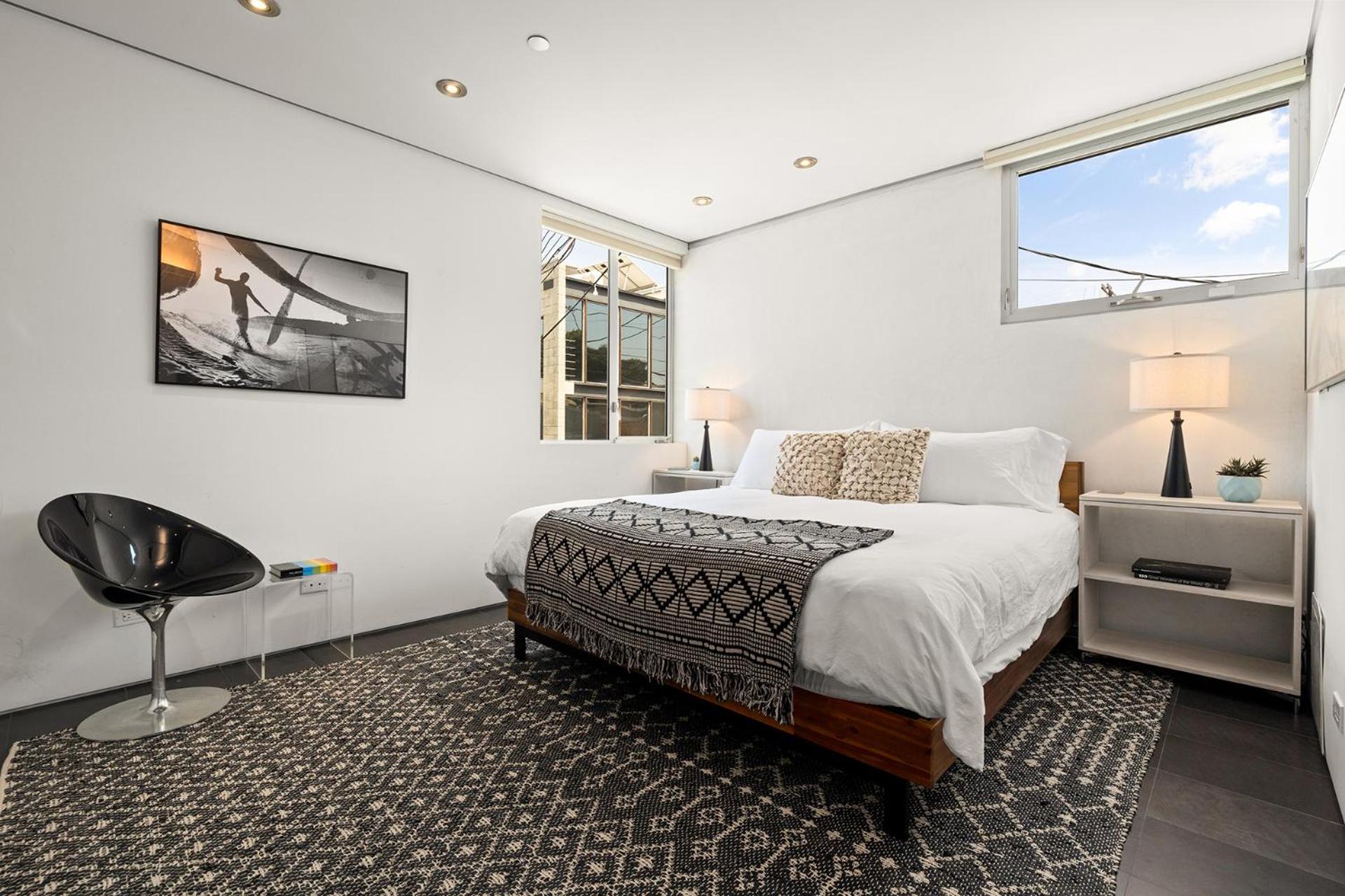 Venice Rooftop 5bd 4 bt steps from the beach