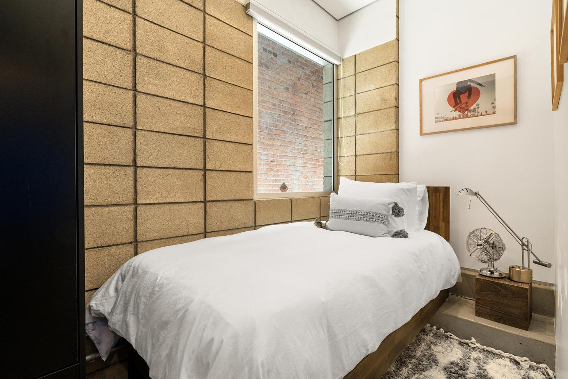 Venice Rooftop 5bd 4 bt steps from the beach