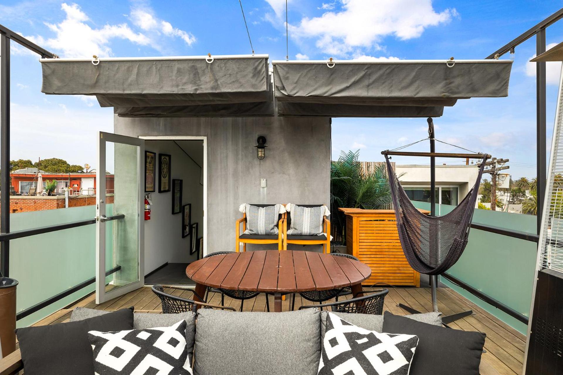 Venice Rooftop 5bd 4 bt steps from the beach