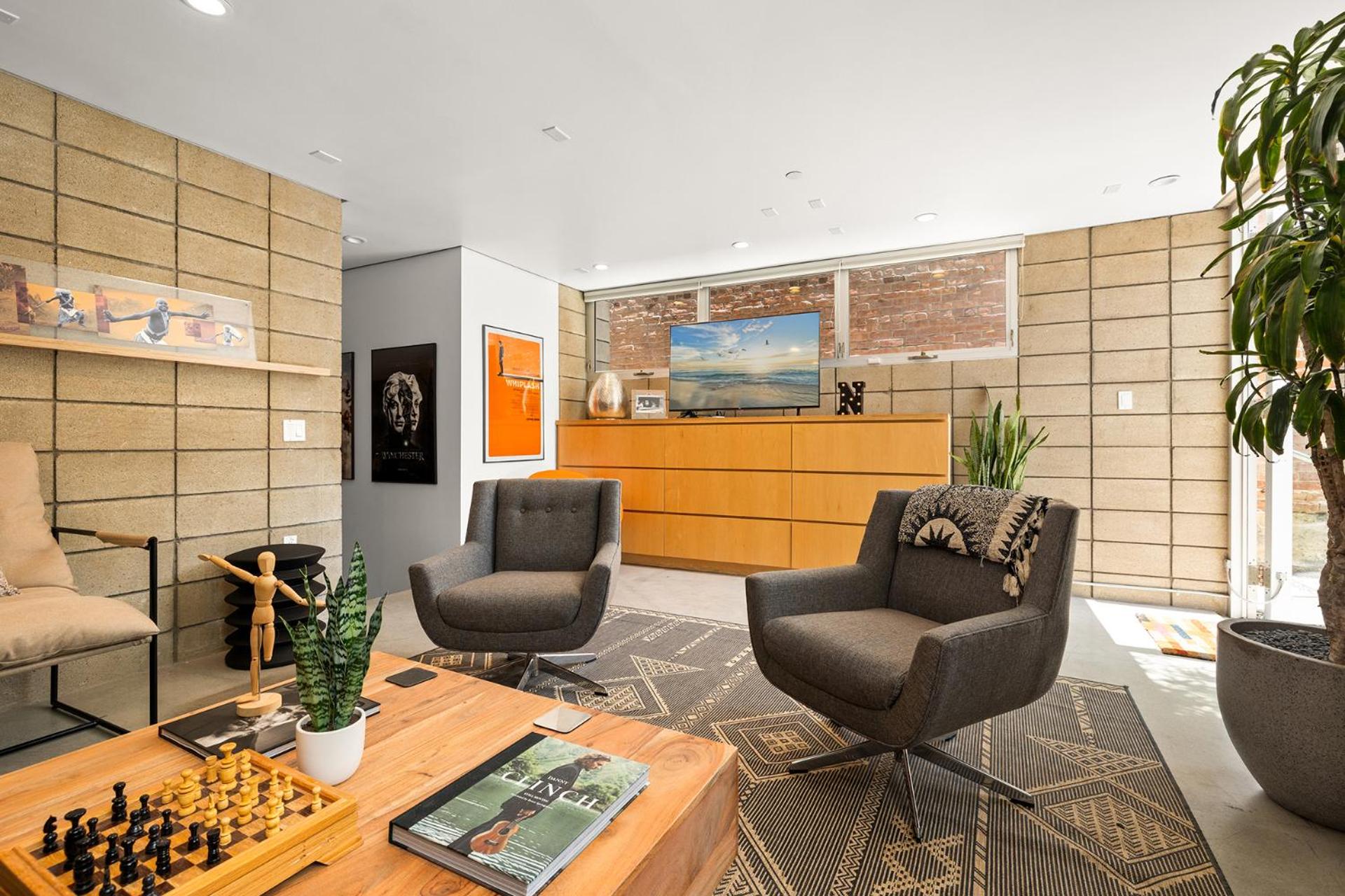 Venice Rooftop 5bd 4 bt steps from the beach