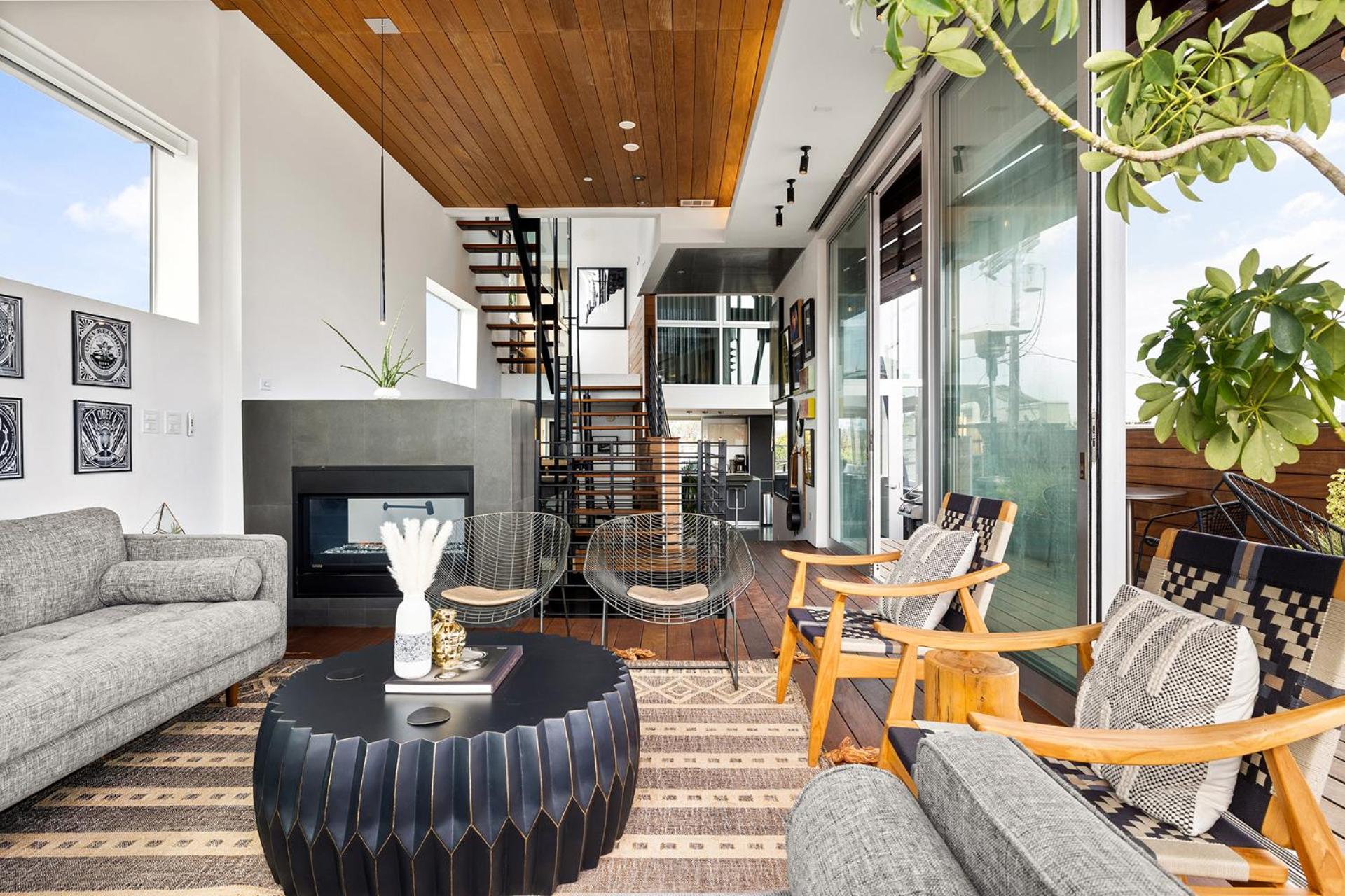 Venice Rooftop 5bd 4 bt steps from the beach