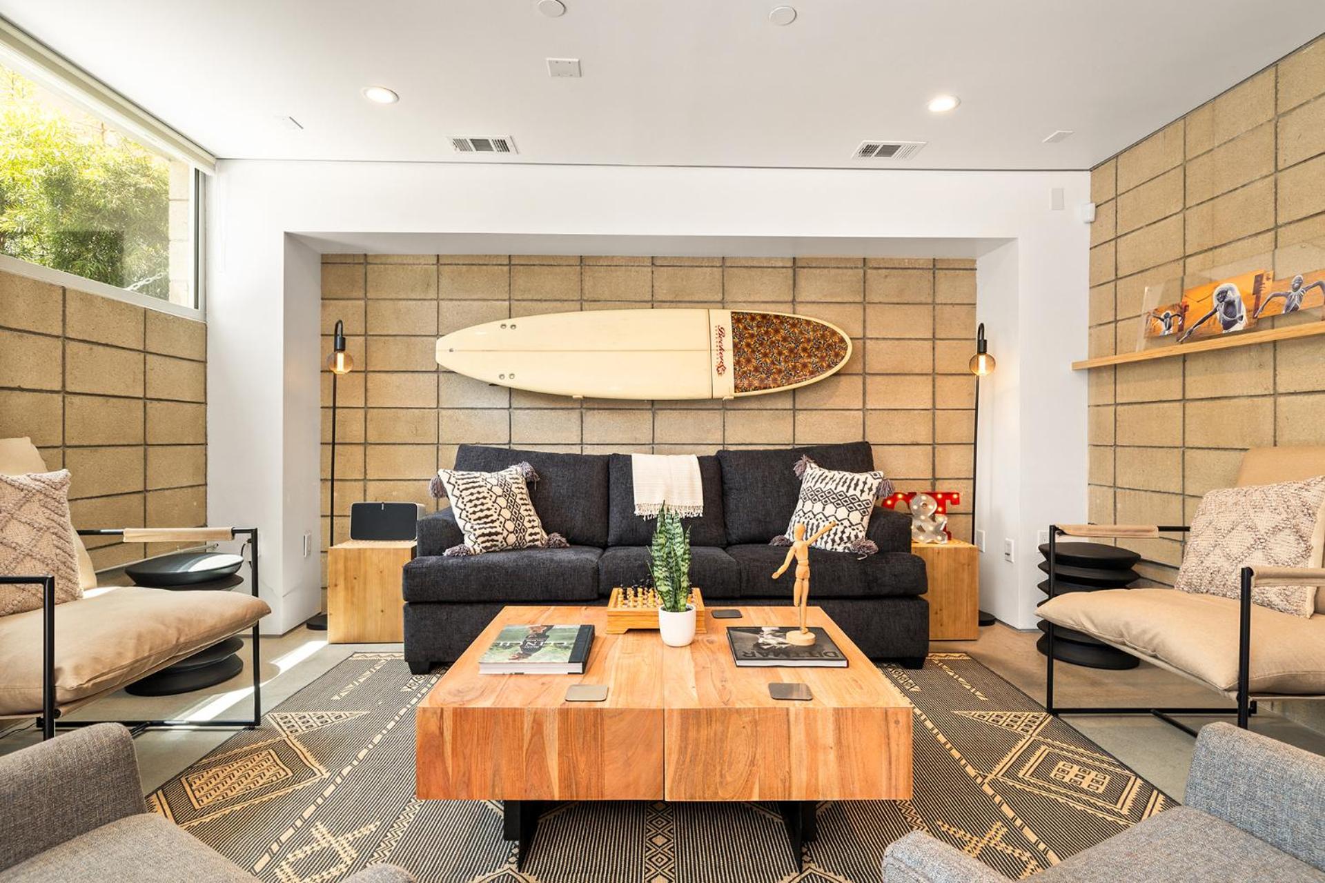 Venice Rooftop 5bd 4 bt steps from the beach