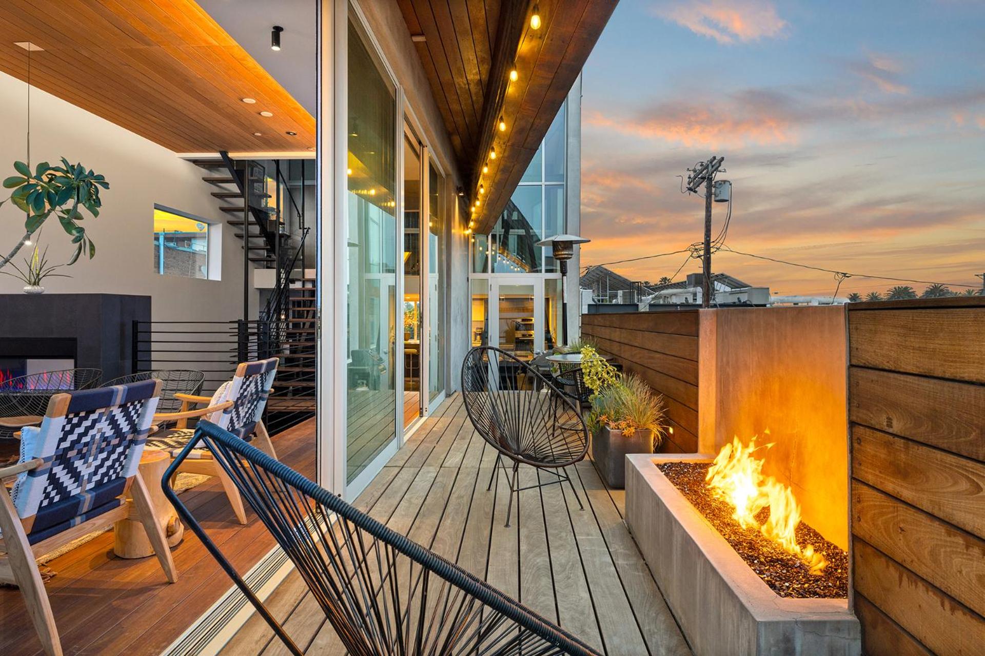 Venice Rooftop 5bd 4 bt steps from the beach