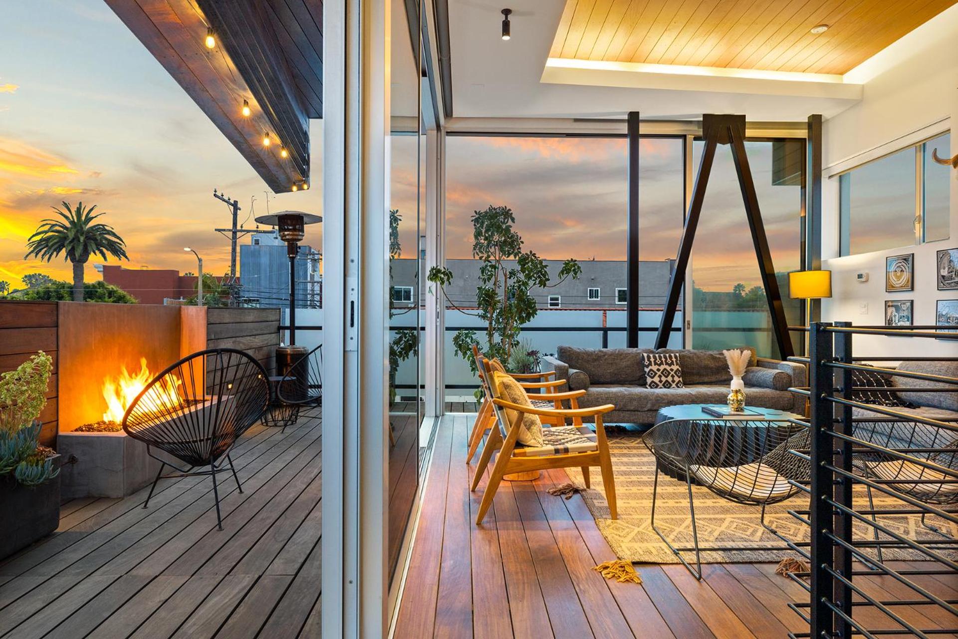 Venice Rooftop 5bd 4 bt steps from the beach