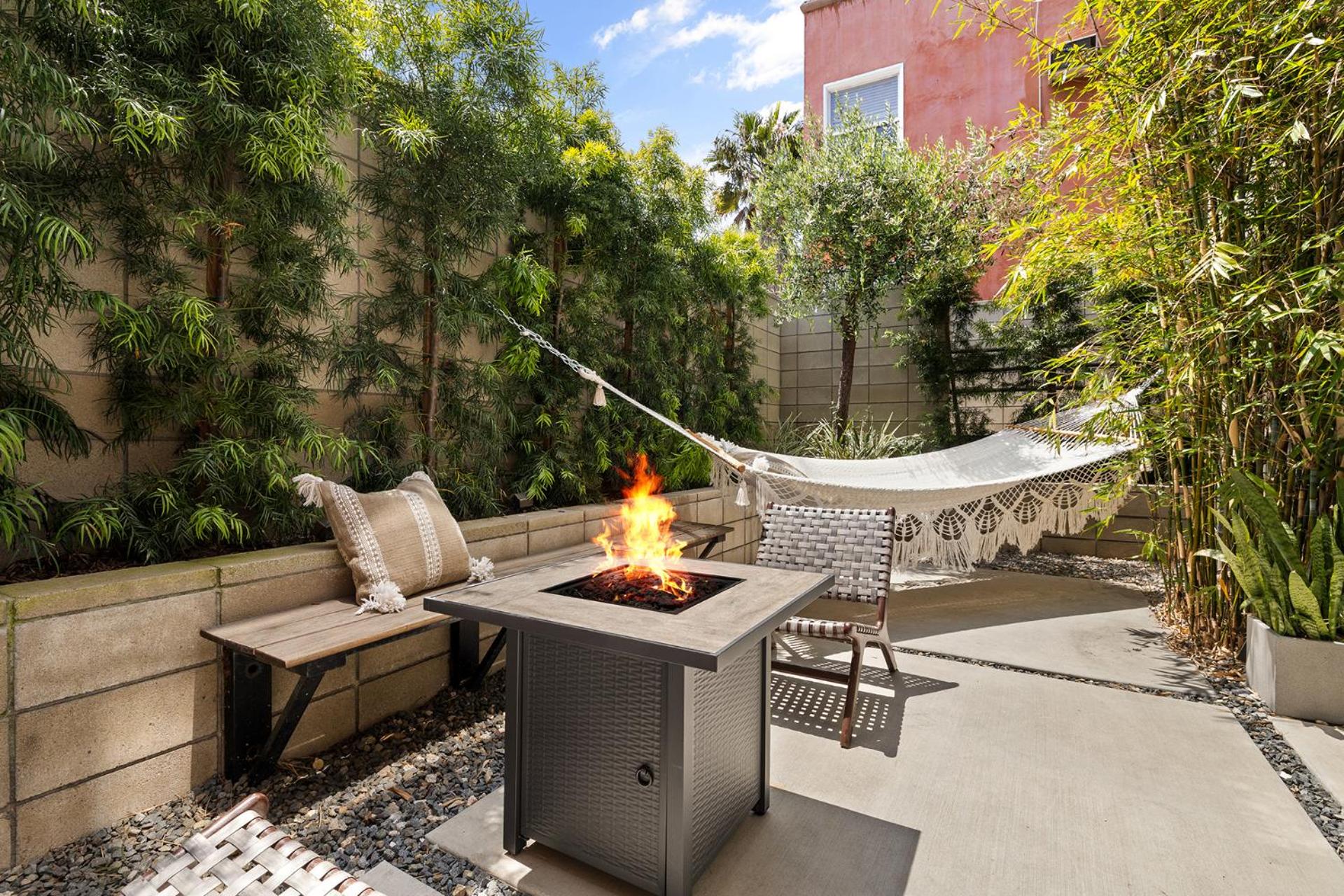 Venice Rooftop 5bd 4 bt steps from the beach