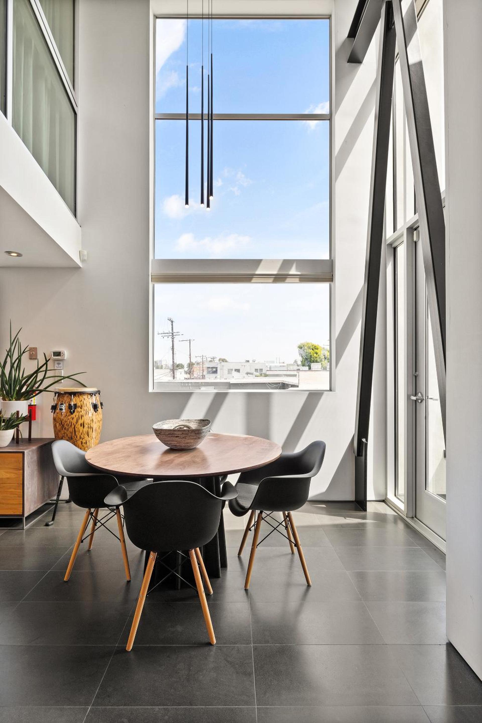 Venice Rooftop 5bd 4 bt steps from the beach