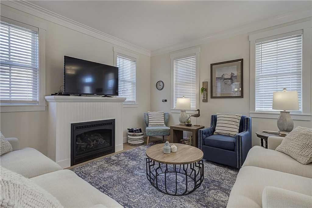 Silver Seadream by Seabrook Hospitality