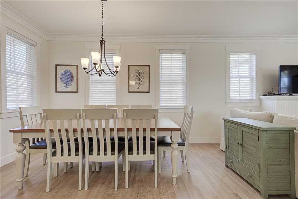 Silver Seadream by Seabrook Hospitality