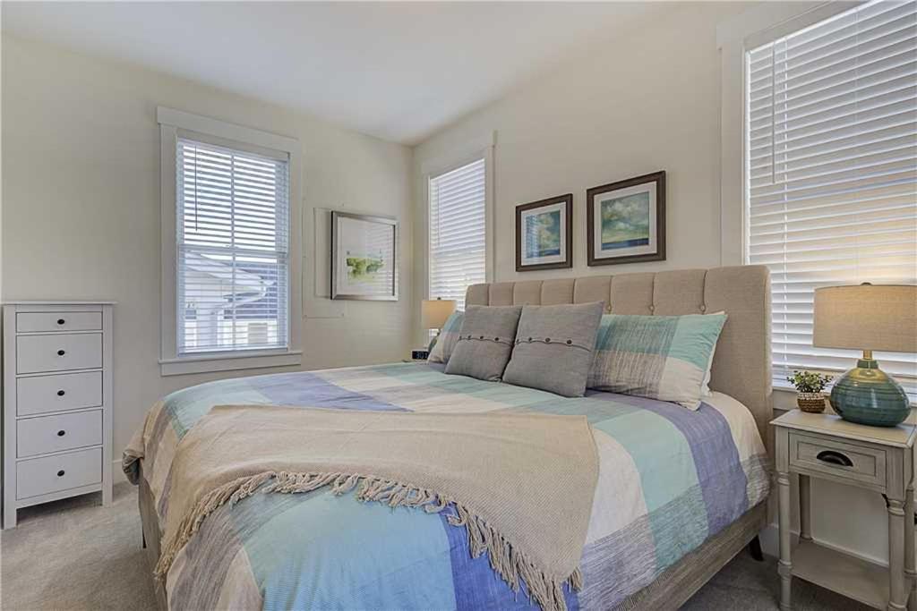 Silver Seadream by Seabrook Hospitality