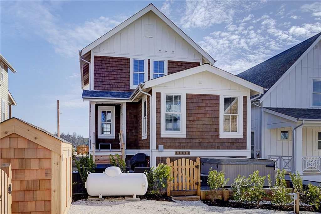 Silver Seadream by Seabrook Hospitality