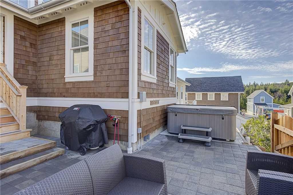 Silver Seadream by Seabrook Hospitality