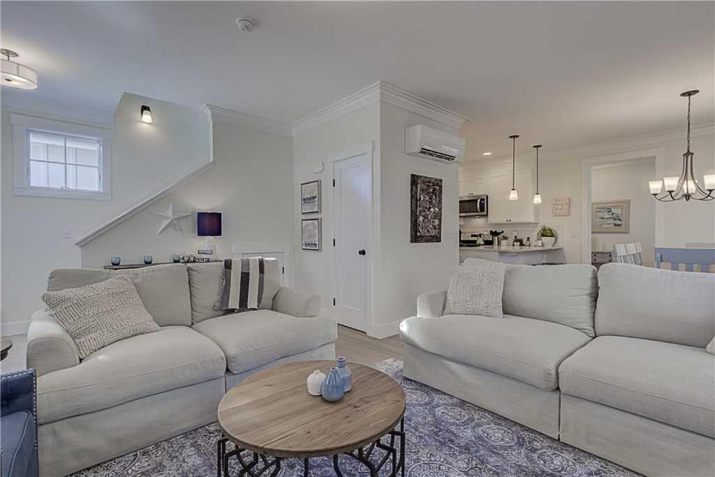 Silver Seadream by Seabrook Hospitality