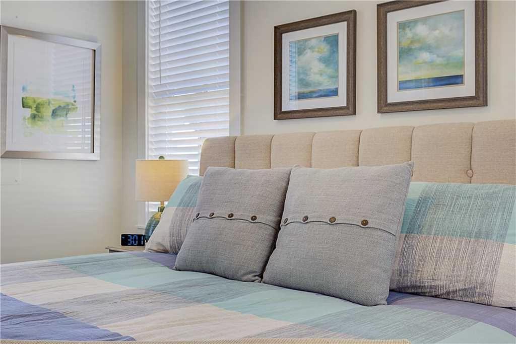 Silver Seadream by Seabrook Hospitality