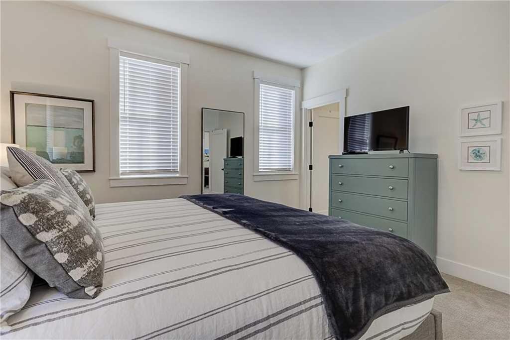 Silver Seadream by Seabrook Hospitality