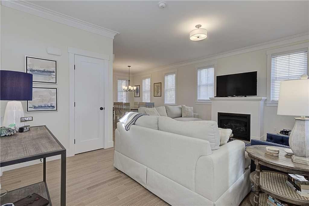 Silver Seadream by Seabrook Hospitality