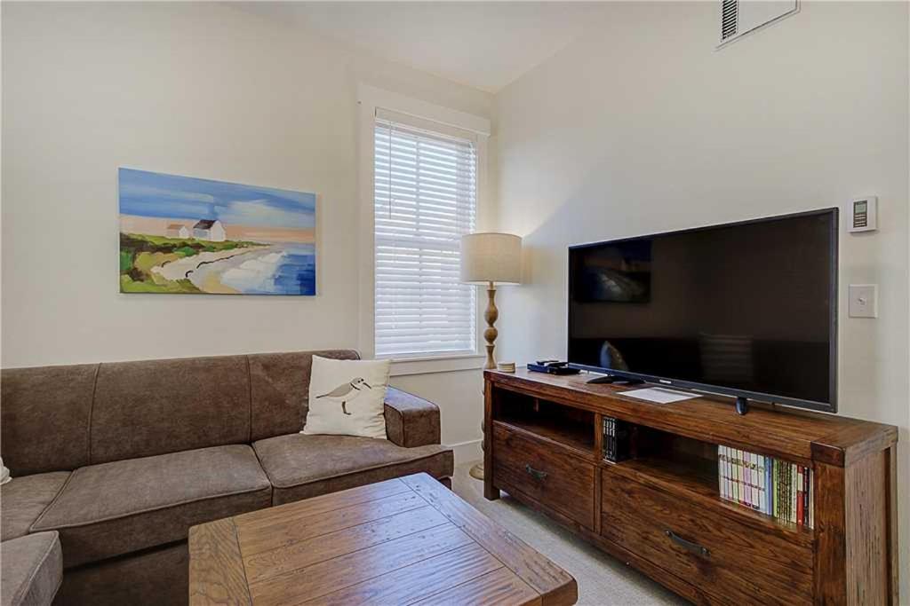 Silver Seadream by Seabrook Hospitality