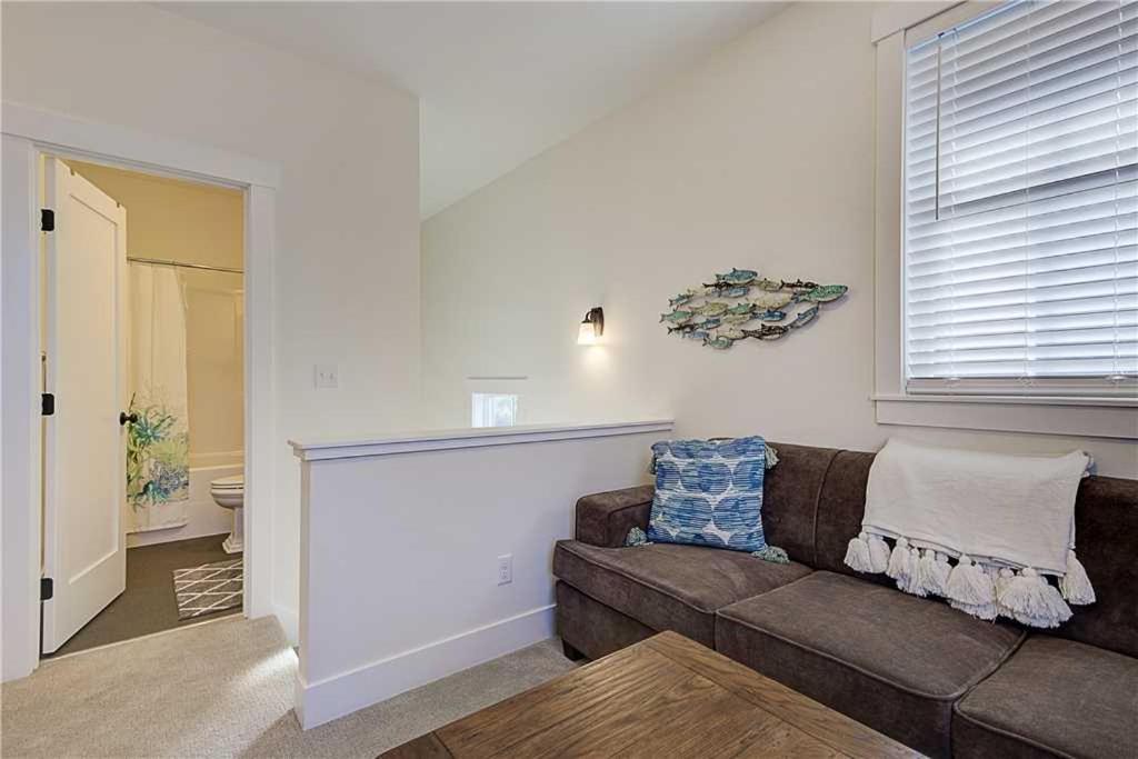 Silver Seadream by Seabrook Hospitality
