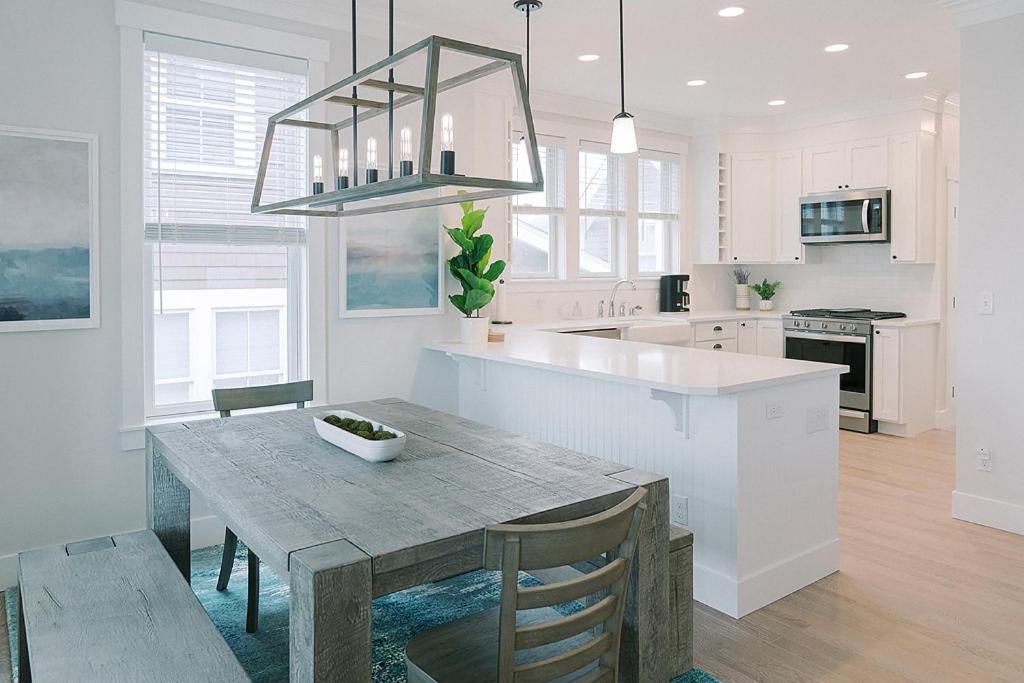 Tidewater Cottage by Seabrook Hospitality