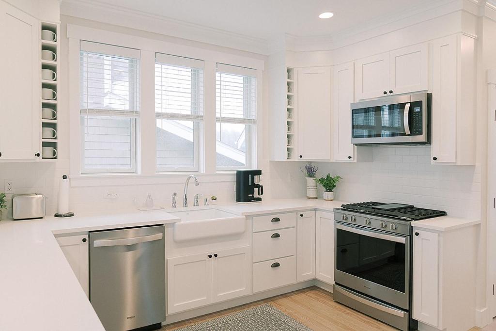 Tidewater Cottage by Seabrook Hospitality